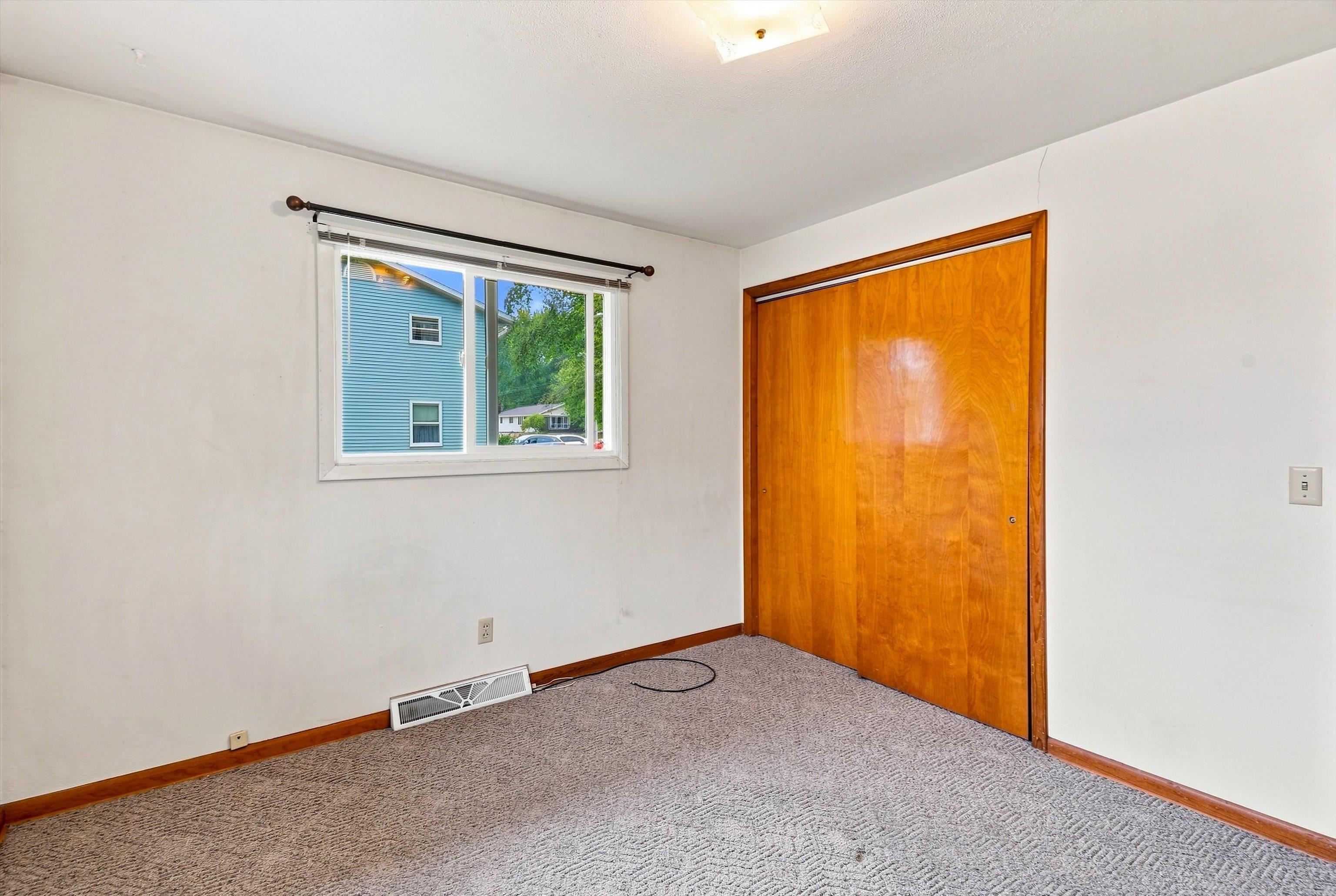 725 - 727 N PLUM AVENUE, Marshfield, Wisconsin 54449, 2 Bedrooms Bedrooms, 5 Rooms Rooms,1 BathroomBathrooms,Multi-family,For Sale,725 - 727 N PLUM AVENUE,22603667