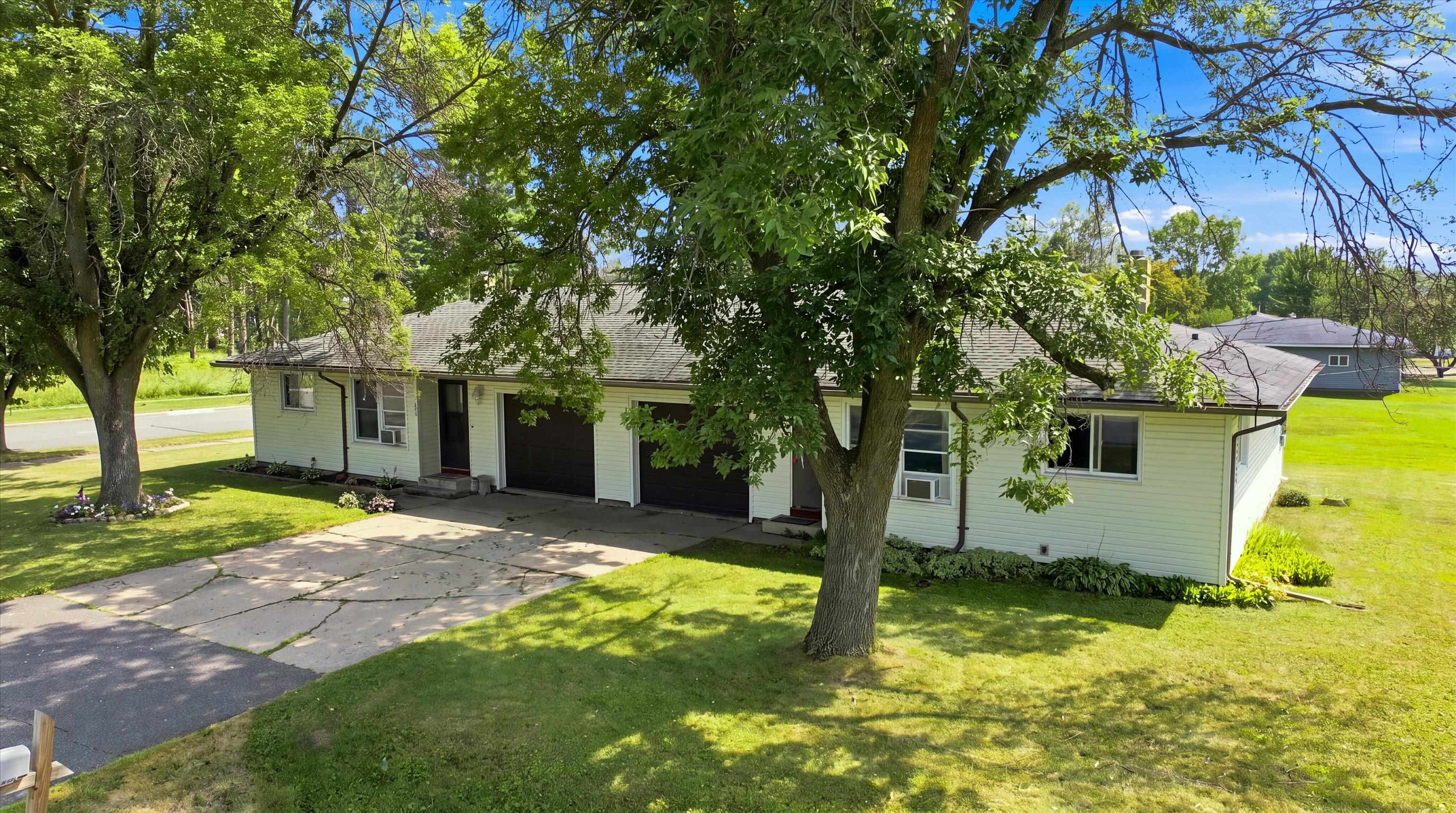 725 - 727 N PLUM AVENUE, Marshfield, Wisconsin 54449, 2 Bedrooms Bedrooms, 5 Rooms Rooms,1 BathroomBathrooms,Multi-family,For Sale,725 - 727 N PLUM AVENUE,22603667