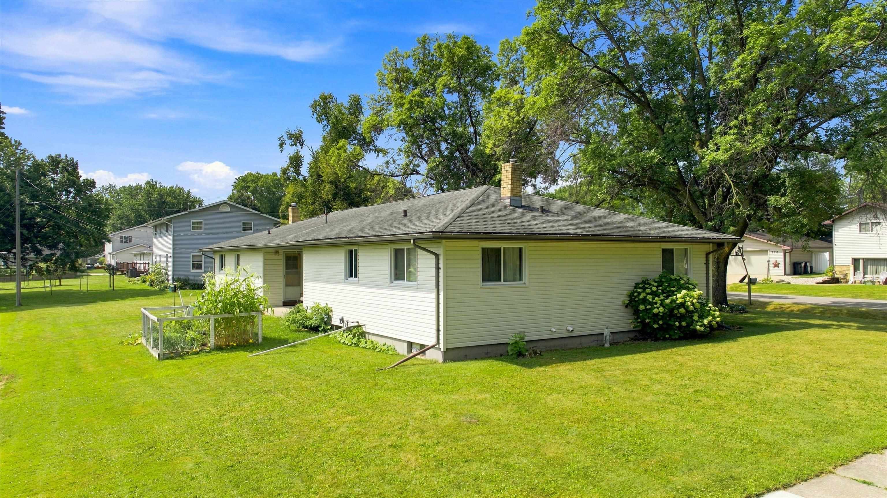 725 - 727 N PLUM AVENUE, Marshfield, Wisconsin 54449, 2 Bedrooms Bedrooms, 5 Rooms Rooms,1 BathroomBathrooms,Multi-family,For Sale,725 - 727 N PLUM AVENUE,22603667