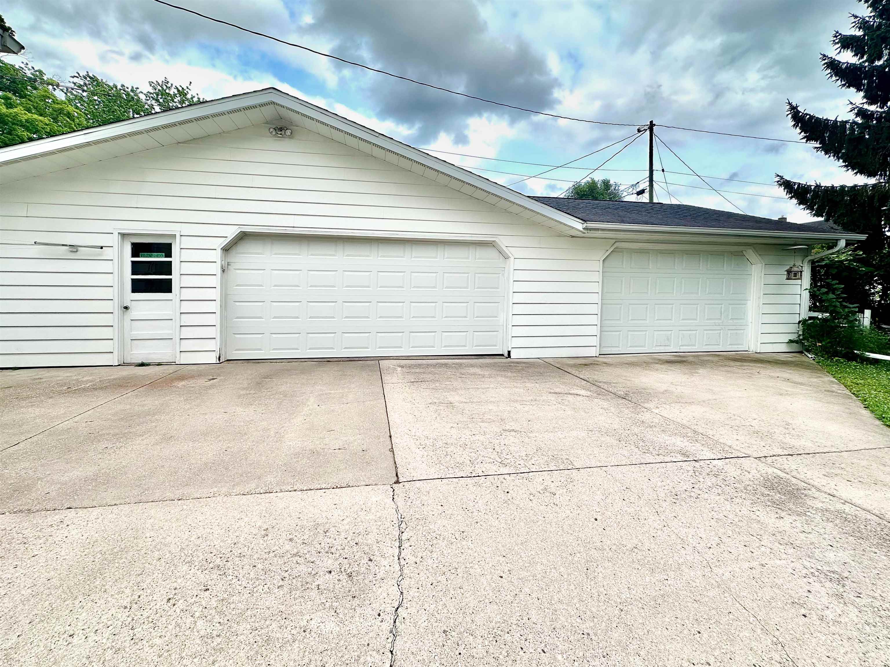 404 BRUCE STREET, New London, Wisconsin 54961, 3 Bedrooms Bedrooms, ,2 BathroomsBathrooms,Residential,For Sale,404 BRUCE STREET,22603674