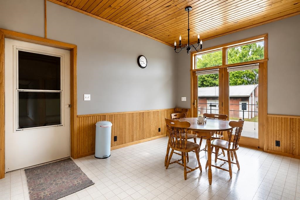 3824 SAINT JOHNS ROAD, Wisconsin Rapids, Wisconsin 54495, 3 Bedrooms Bedrooms, ,2 BathroomsBathrooms,Residential,For Sale,3824 SAINT JOHNS ROAD,22603694