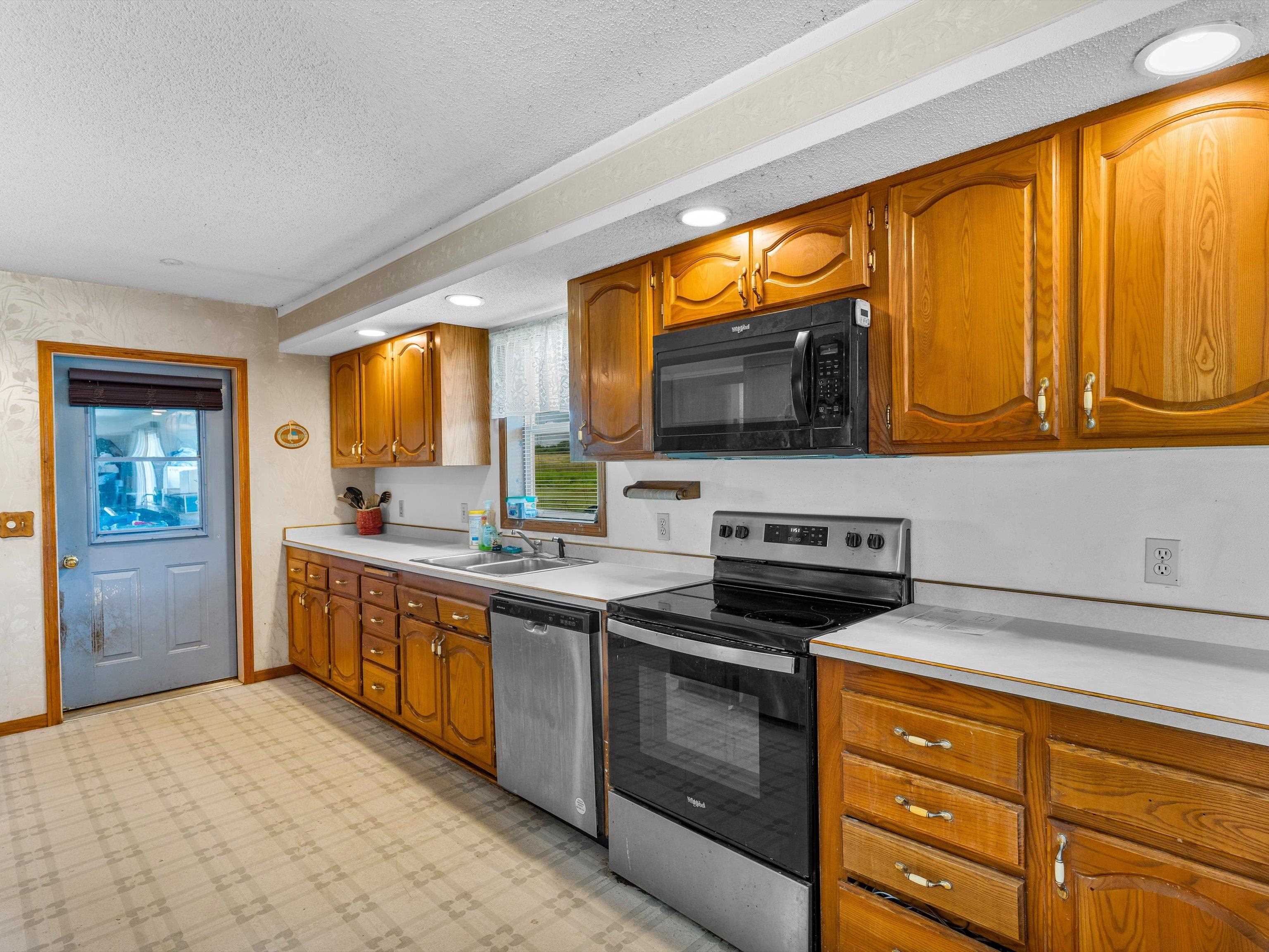 203202 DAY AVENUE, Marshfield, Wisconsin 54449, 4 Bedrooms Bedrooms, ,2 BathroomsBathrooms,Residential,For Sale,203202 DAY AVENUE,22603704