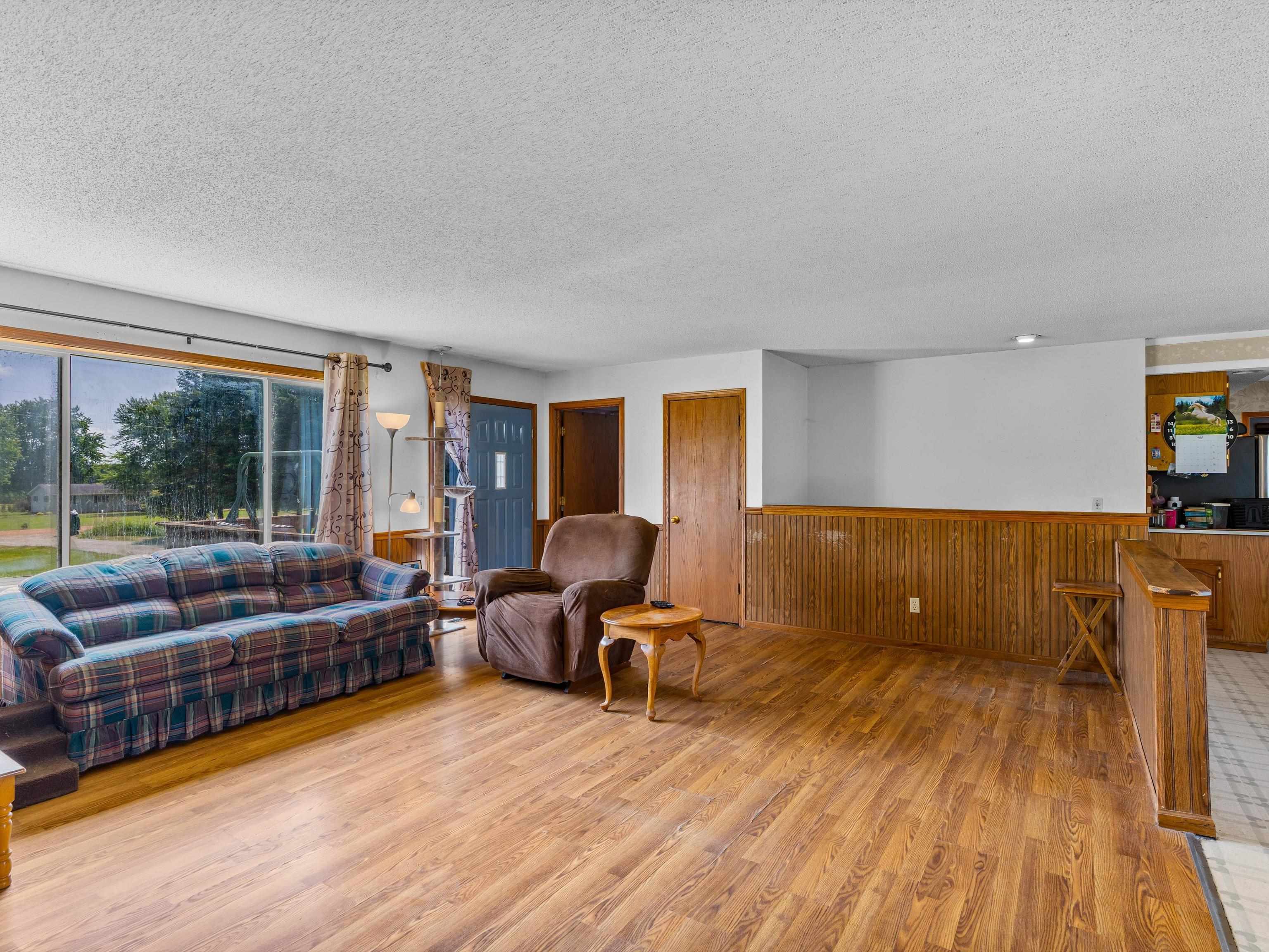 203202 DAY AVENUE, Marshfield, Wisconsin 54449, 4 Bedrooms Bedrooms, ,2 BathroomsBathrooms,Residential,For Sale,203202 DAY AVENUE,22603704