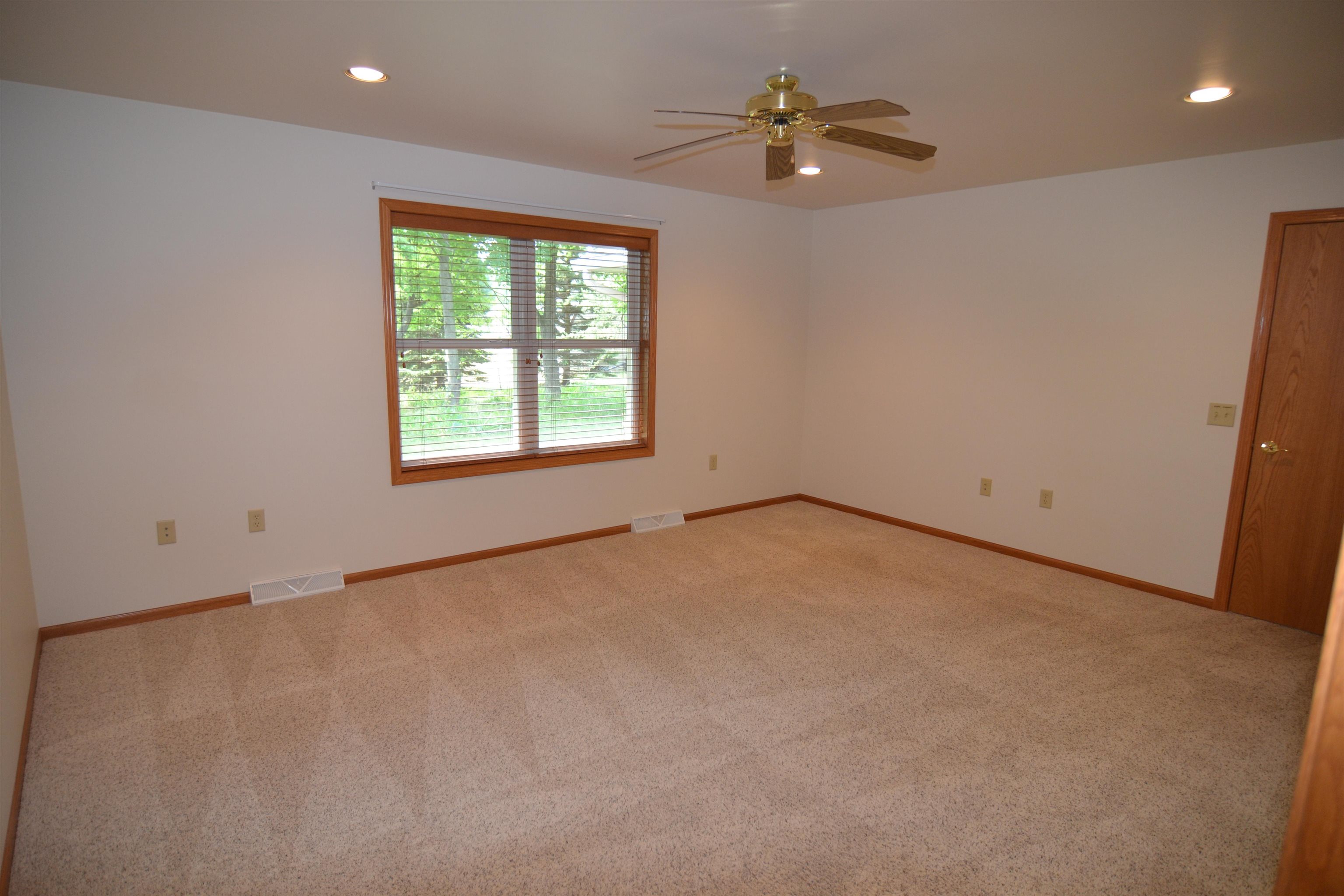616 WHITNEY WAY, Mosinee, Wisconsin 54455, 2 Bedrooms Bedrooms, ,3 BathroomsBathrooms,Residential,For Sale,616 WHITNEY WAY,22603706