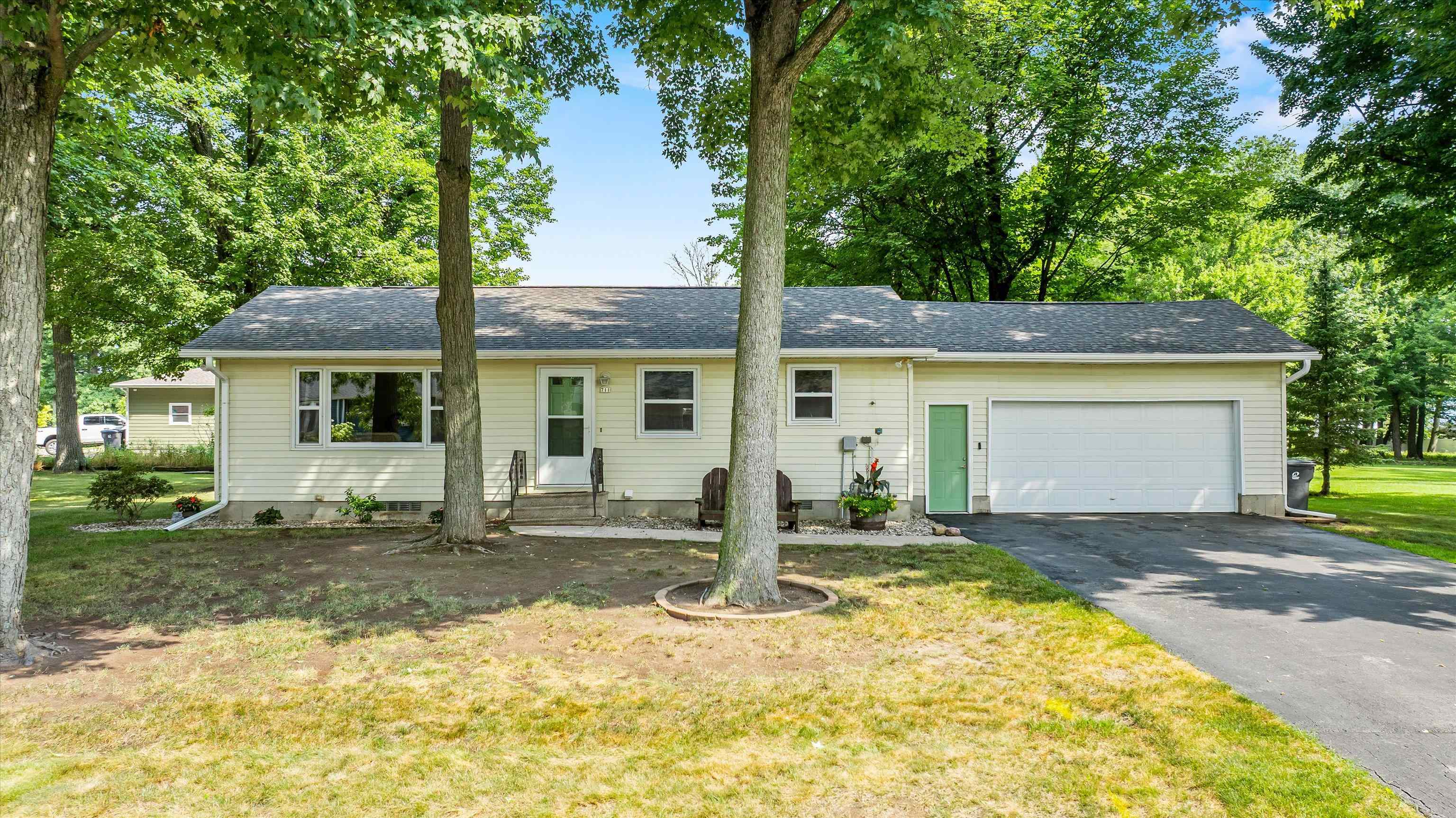 711 E 25TH STREET, Marshfield, Wisconsin 54449, 3 Bedrooms Bedrooms, ,1 BathroomBathrooms,Residential,For Sale,711 E 25TH STREET,22603709