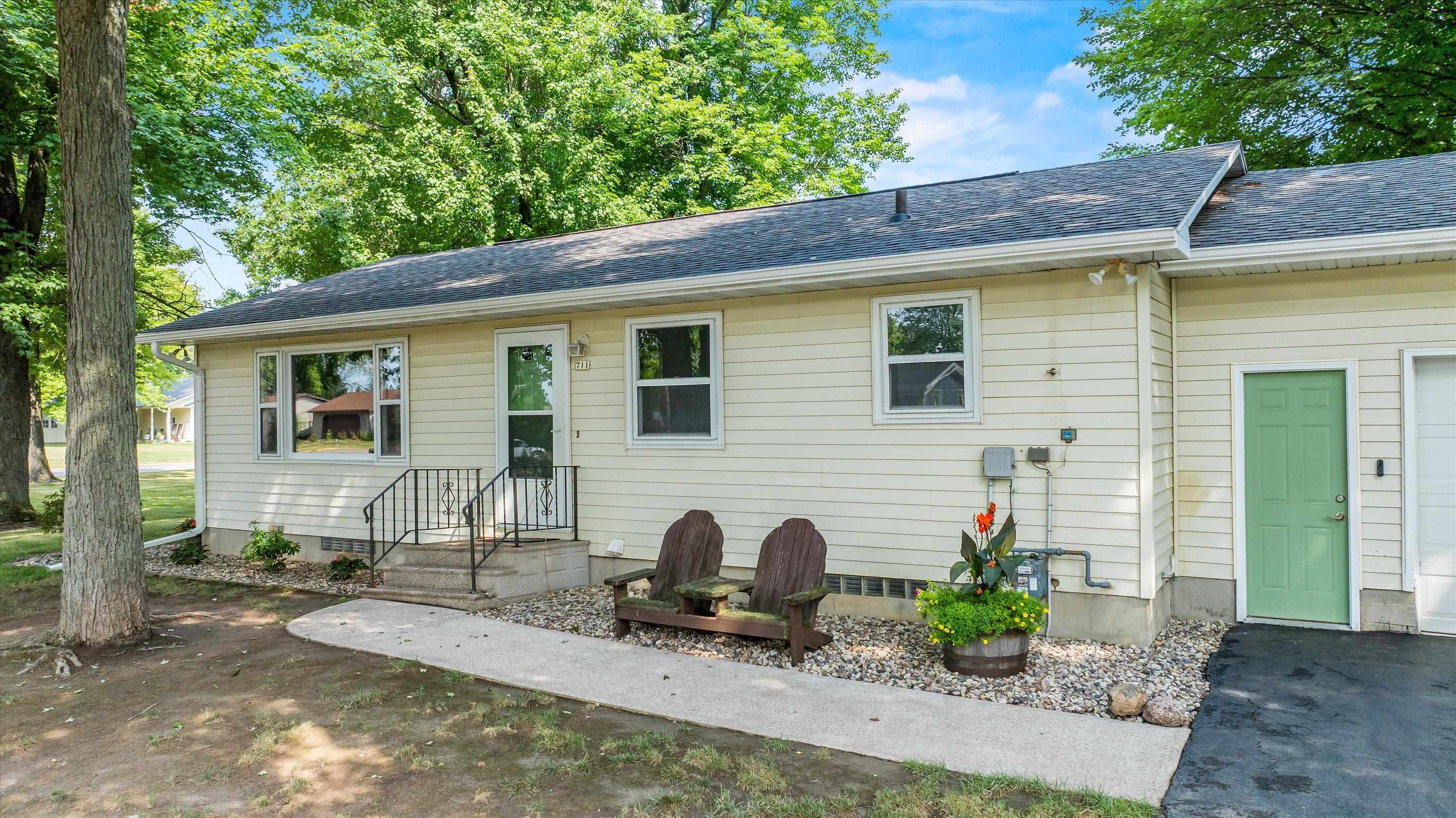 711 E 25TH STREET, Marshfield, Wisconsin 54449, 3 Bedrooms Bedrooms, ,1 BathroomBathrooms,Residential,For Sale,711 E 25TH STREET,22603709