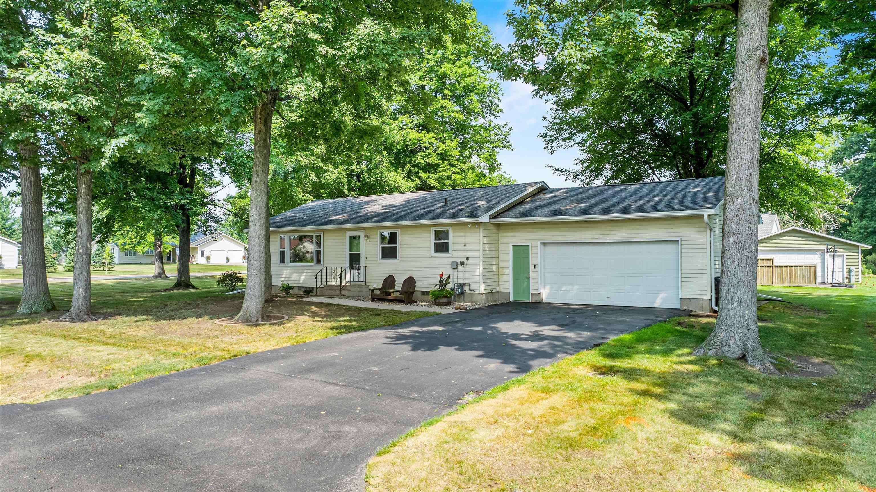 711 E 25TH STREET, Marshfield, Wisconsin 54449, 3 Bedrooms Bedrooms, ,1 BathroomBathrooms,Residential,For Sale,711 E 25TH STREET,22603709