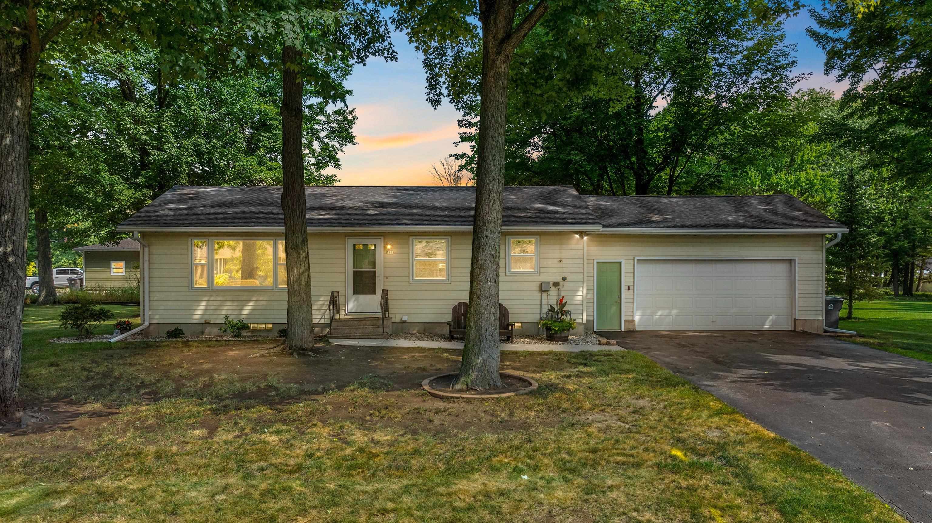 711 E 25TH STREET, Marshfield, Wisconsin 54449, 3 Bedrooms Bedrooms, ,1 BathroomBathrooms,Residential,For Sale,711 E 25TH STREET,22603709