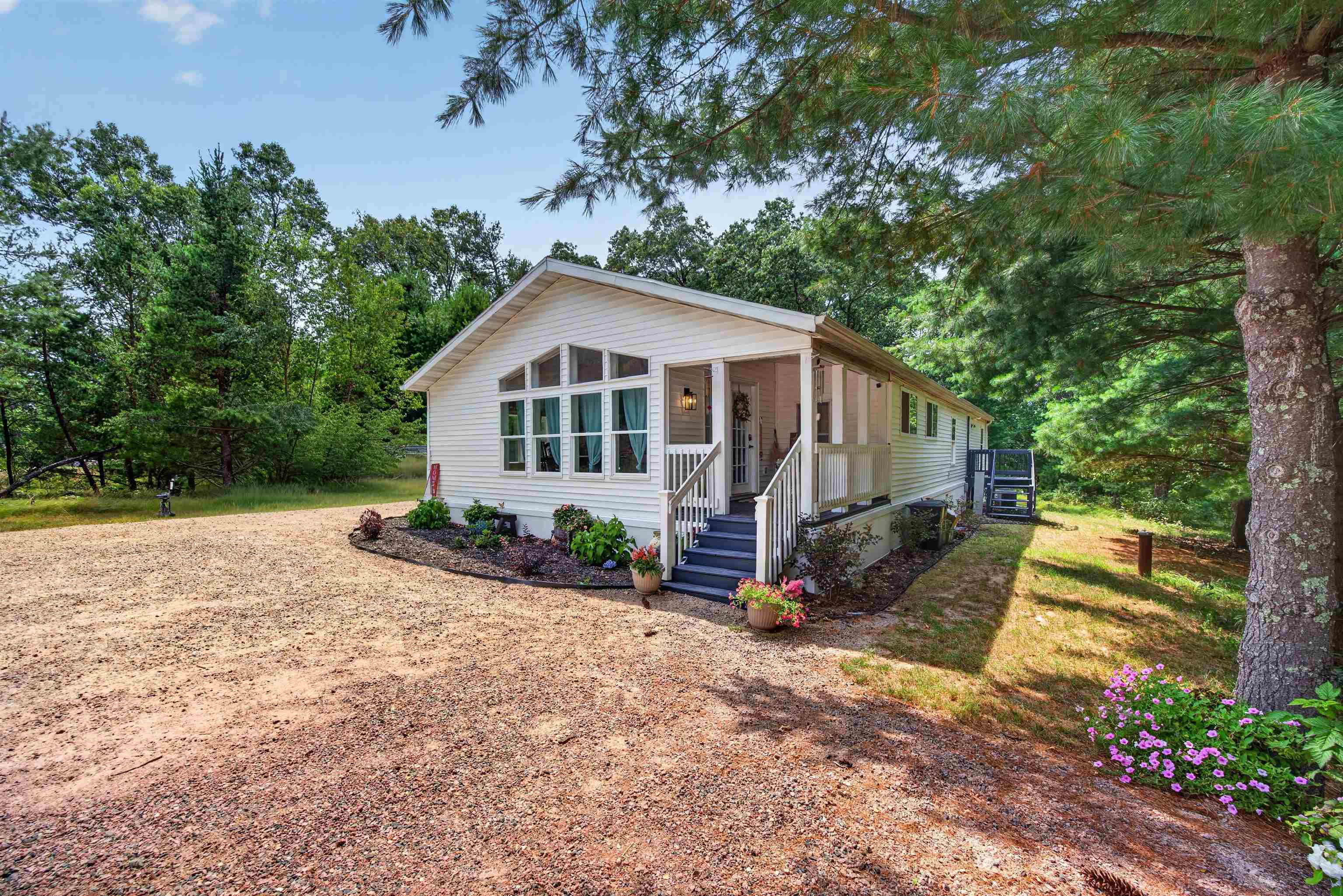 637 HAMPTON TRAIL, Nekoosa, Wisconsin 54457, 3 Bedrooms Bedrooms, ,2 BathroomsBathrooms,Residential,For Sale,637 HAMPTON TRAIL,22603712