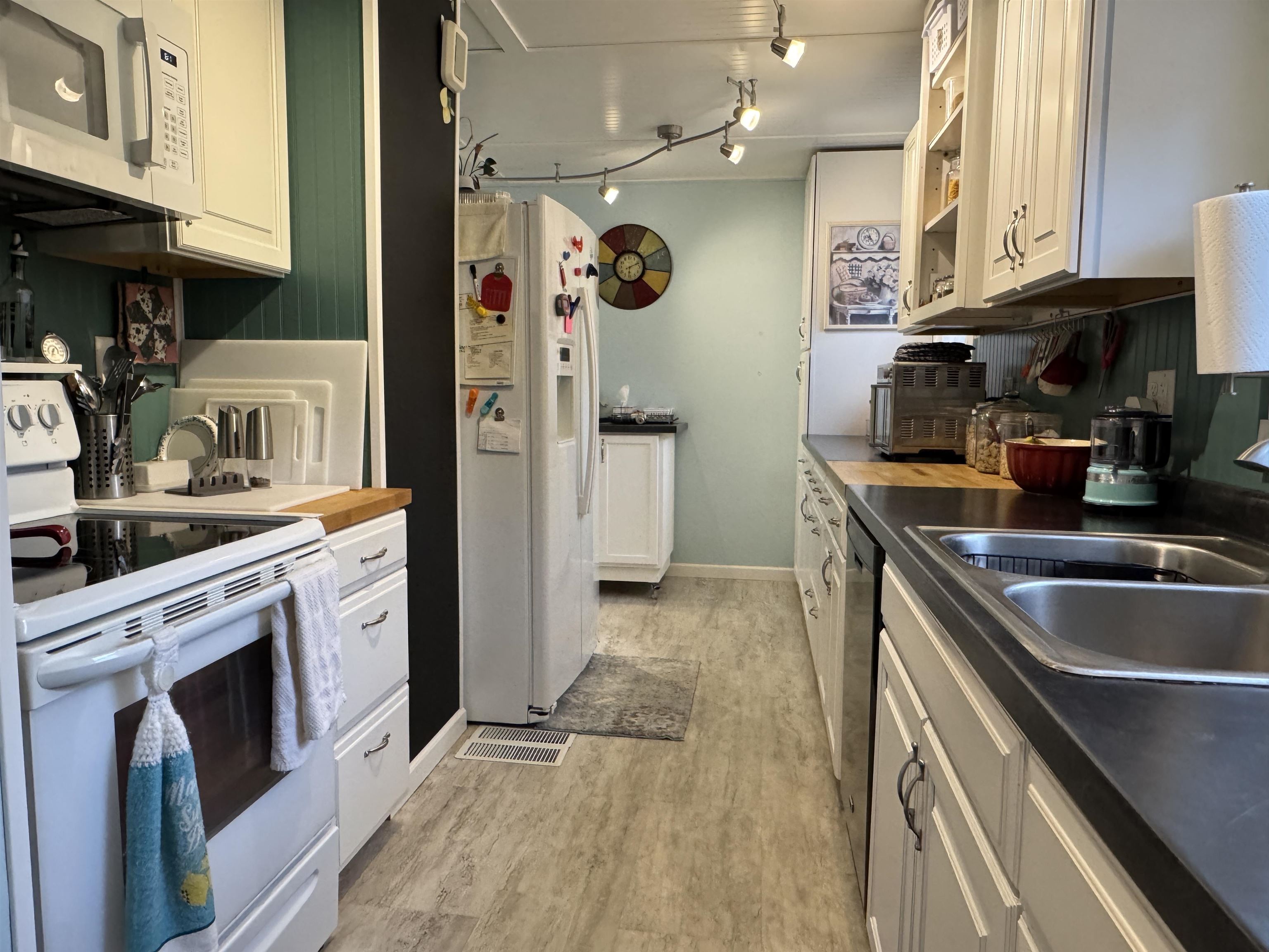1004 N 5TH AVENUE, Wausau, Wisconsin 54401, 3 Bedrooms Bedrooms, ,2 BathroomsBathrooms,Residential,For Sale,1004 N 5TH AVENUE,22603715