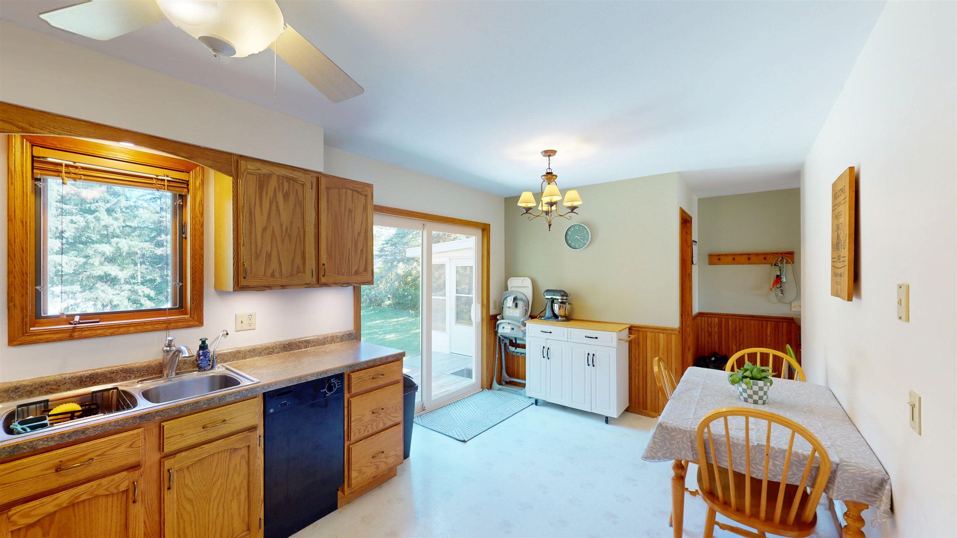 305 N CHERRY AVENUE, Marshfield, Wisconsin 54449, 3 Bedrooms Bedrooms, ,1 BathroomBathrooms,Residential,For Sale,305 N CHERRY AVENUE,22603718