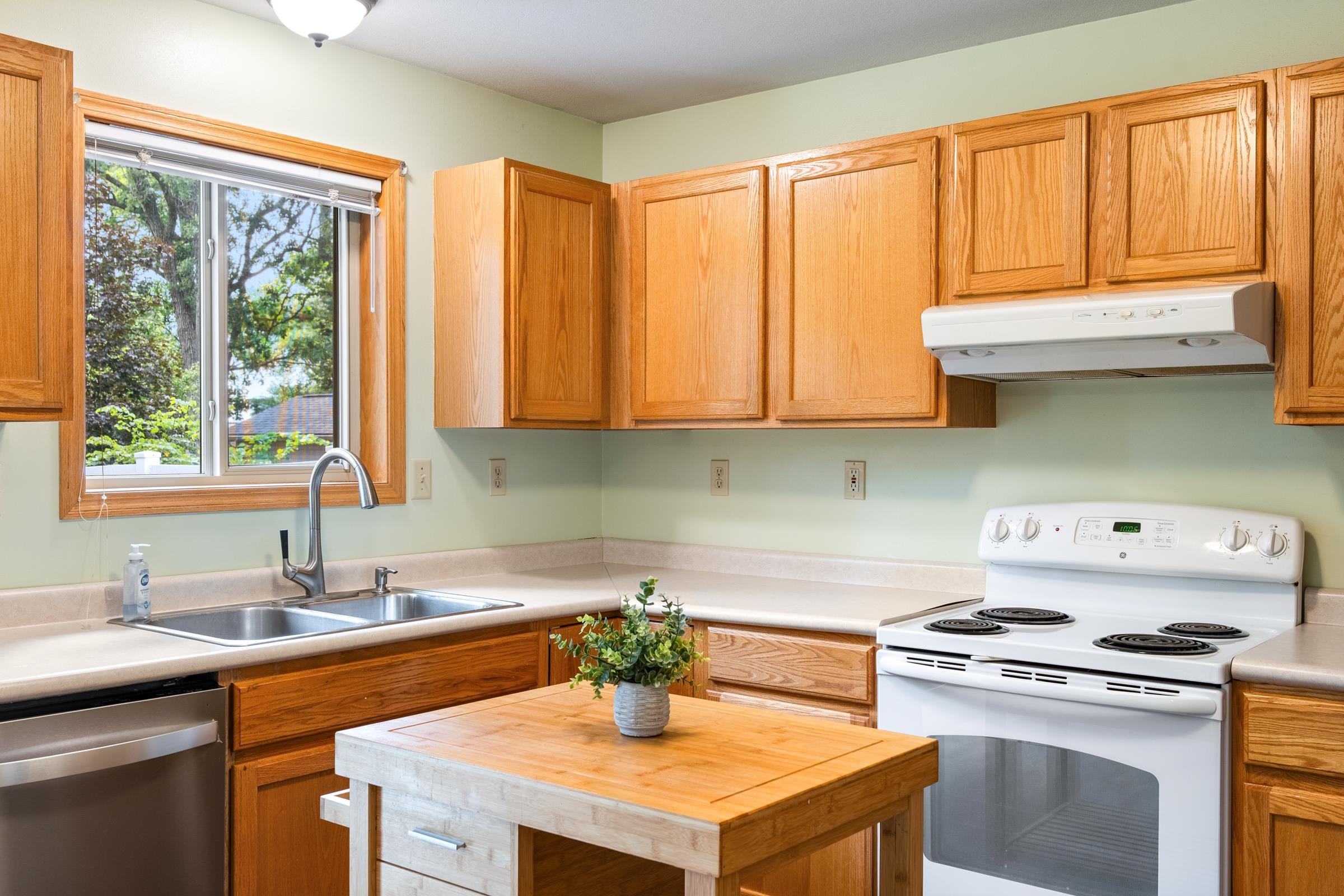3340 BRIDLEWOOD DRIVE, Plover, Wisconsin 54467, 3 Bedrooms Bedrooms, ,2 BathroomsBathrooms,Residential,For Sale,3340 BRIDLEWOOD DRIVE,22603754
