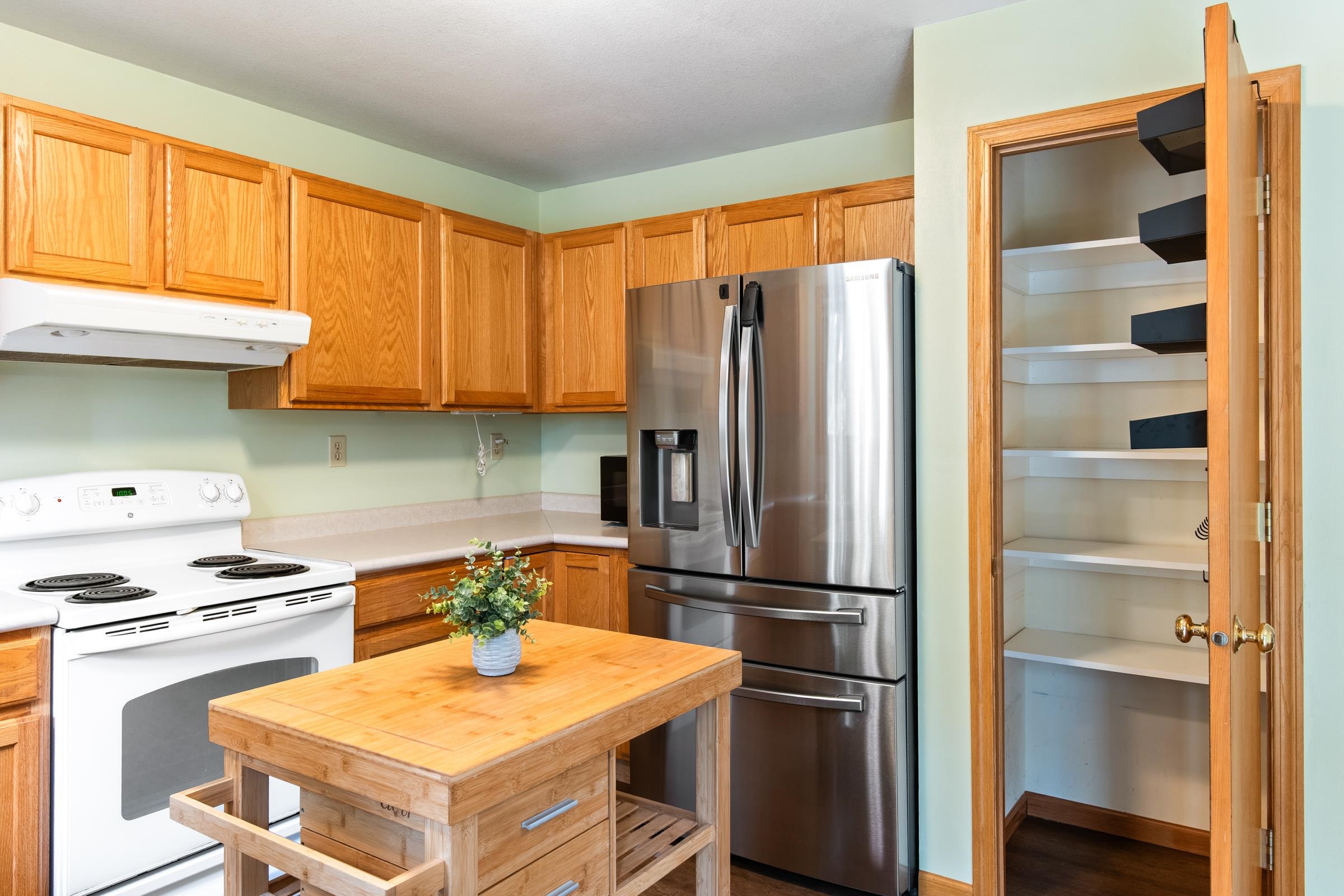 3340 BRIDLEWOOD DRIVE, Plover, Wisconsin 54467, 3 Bedrooms Bedrooms, ,2 BathroomsBathrooms,Residential,For Sale,3340 BRIDLEWOOD DRIVE,22603754