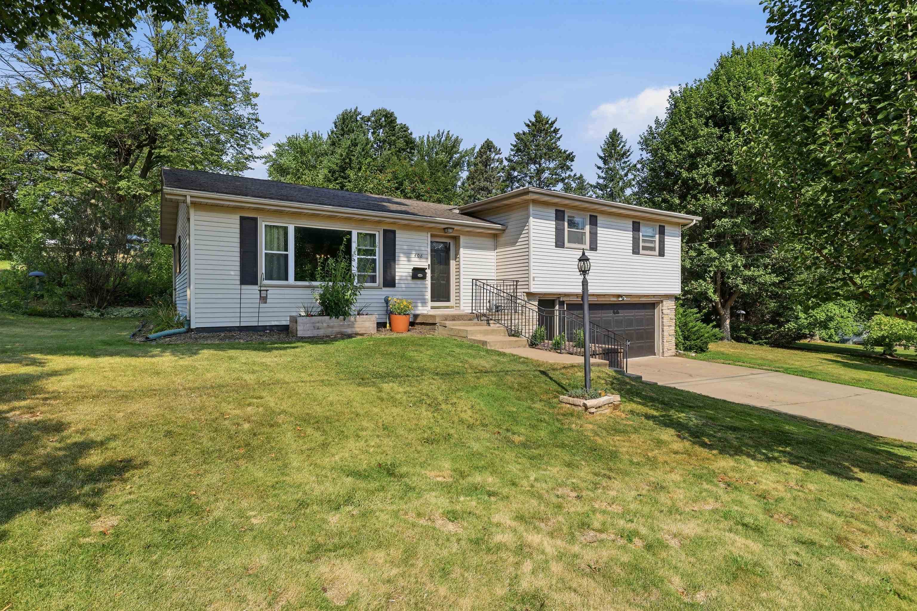 406 N 12TH AVENUE, Wausau, Wisconsin 54401, 3 Bedrooms Bedrooms, ,1 BathroomBathrooms,Residential,For Sale,406 N 12TH AVENUE,22603755
