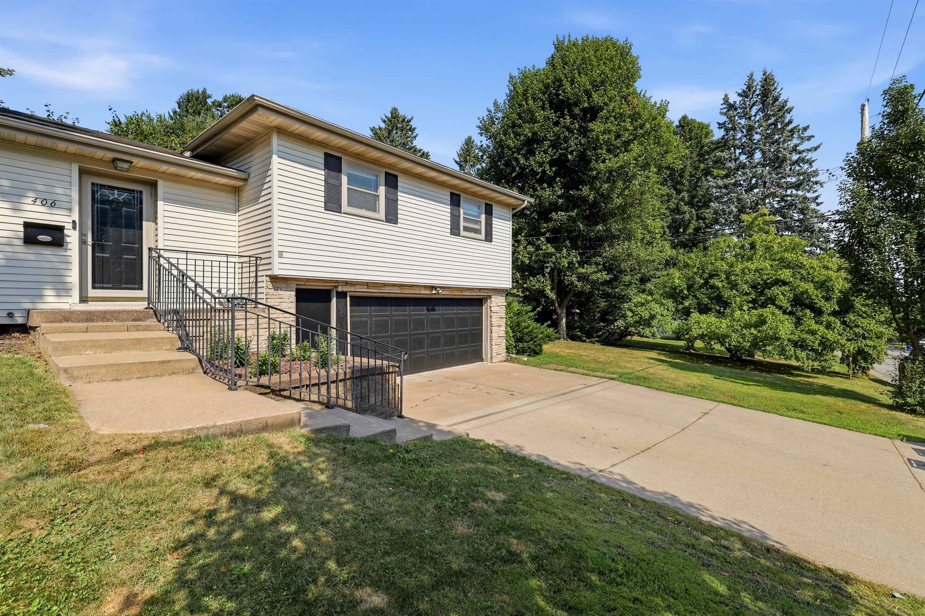406 N 12TH AVENUE, Wausau, Wisconsin 54401, 3 Bedrooms Bedrooms, ,1 BathroomBathrooms,Residential,For Sale,406 N 12TH AVENUE,22603755