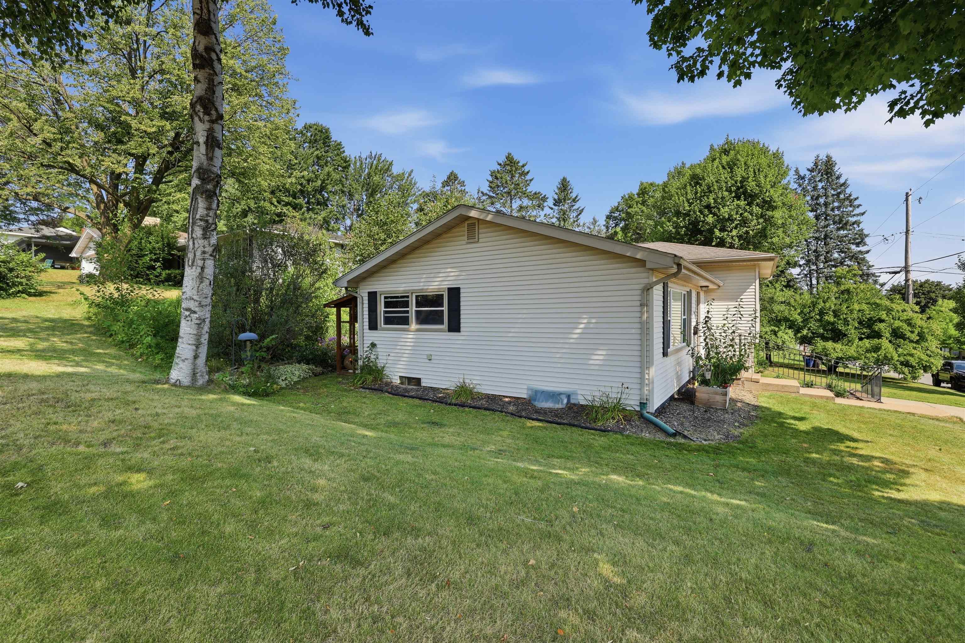 406 N 12TH AVENUE, Wausau, Wisconsin 54401, 3 Bedrooms Bedrooms, ,1 BathroomBathrooms,Residential,For Sale,406 N 12TH AVENUE,22603755