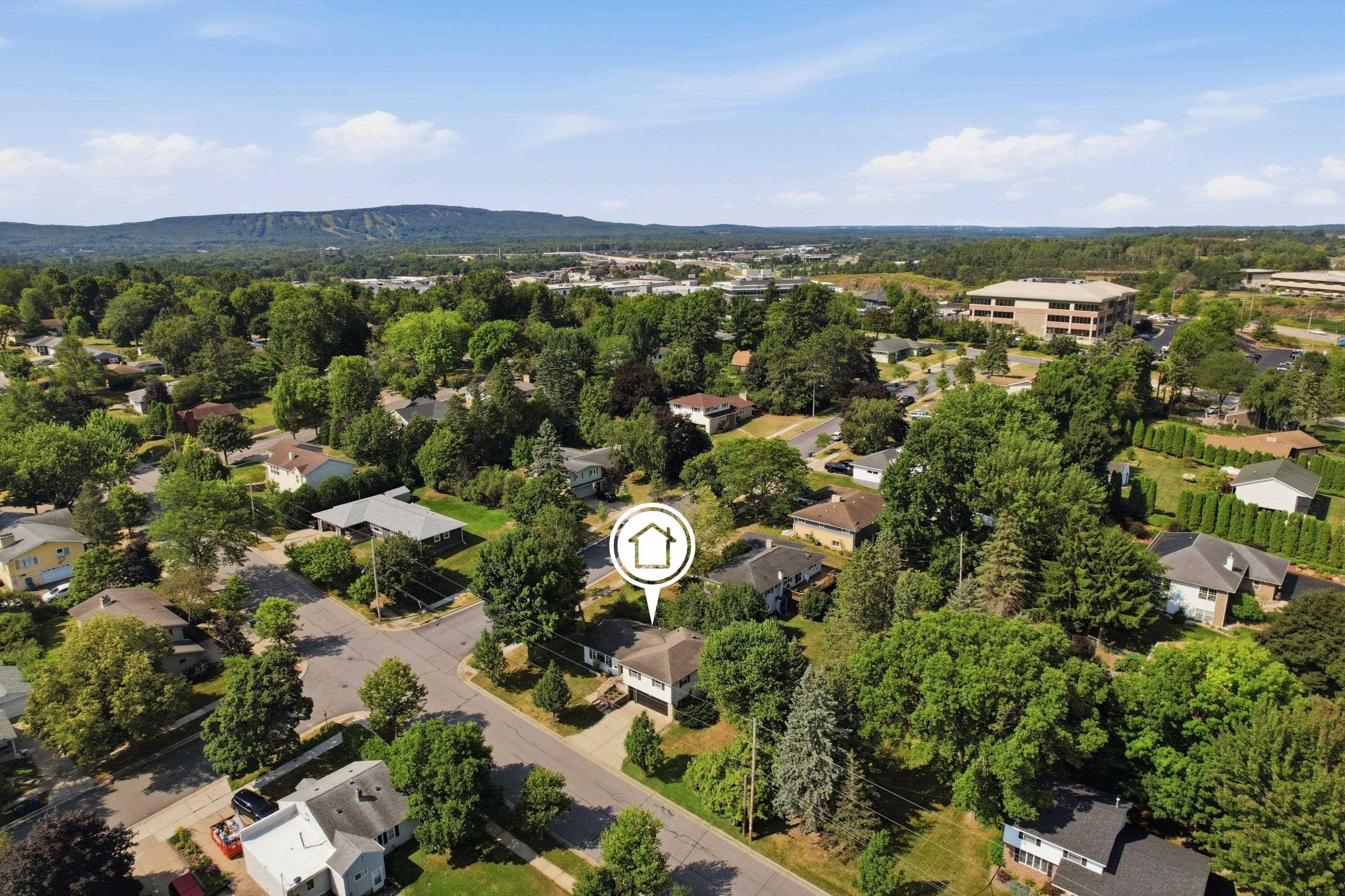 406 N 12TH AVENUE, Wausau, Wisconsin 54401, 3 Bedrooms Bedrooms, ,1 BathroomBathrooms,Residential,For Sale,406 N 12TH AVENUE,22603755