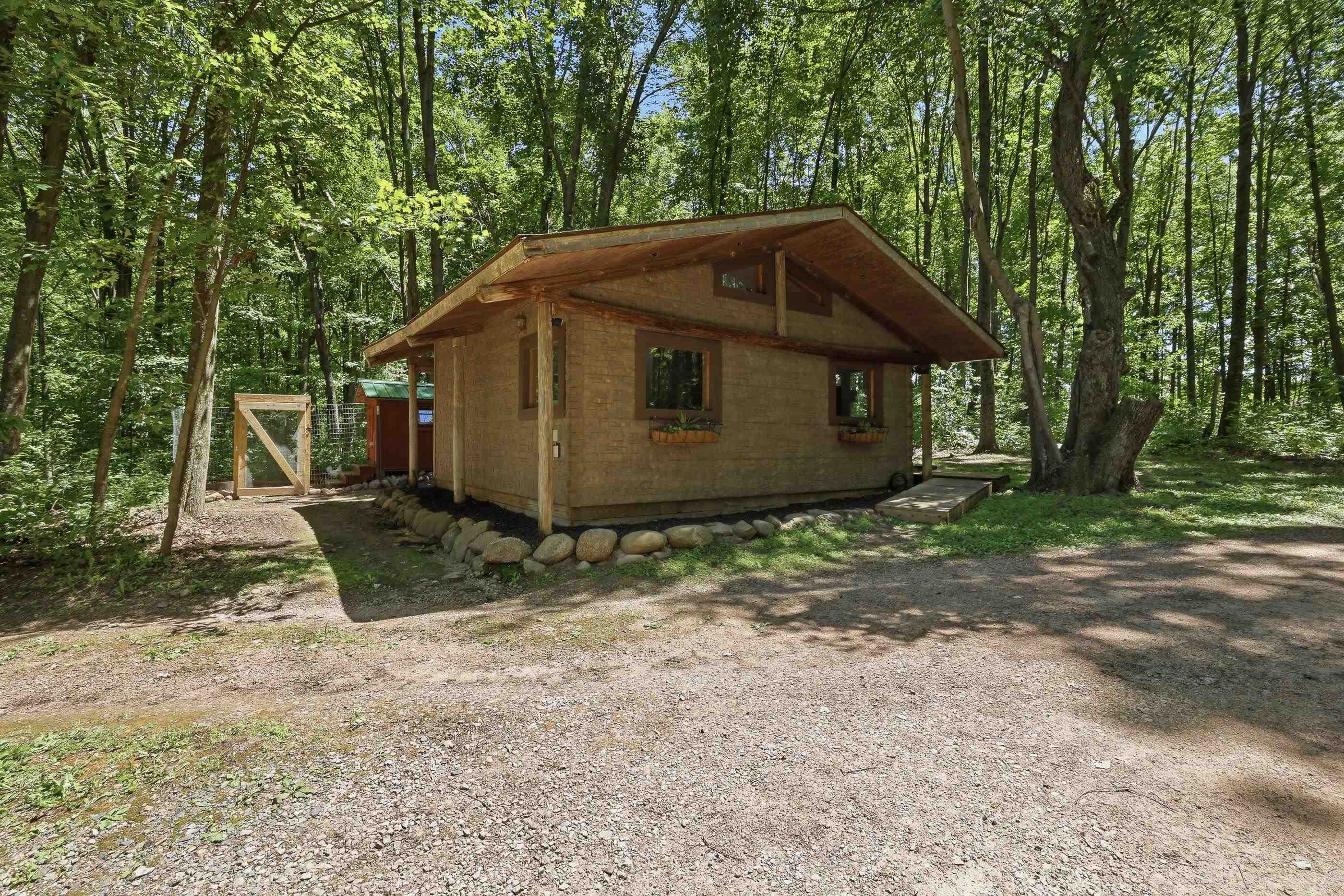 10264 STATE HIGHWAY 161, Amherst Junction, Wisconsin 54407, 2 Bedrooms Bedrooms, ,1 BathroomBathrooms,Residential,For Sale,10264 STATE HIGHWAY 161,22603758
