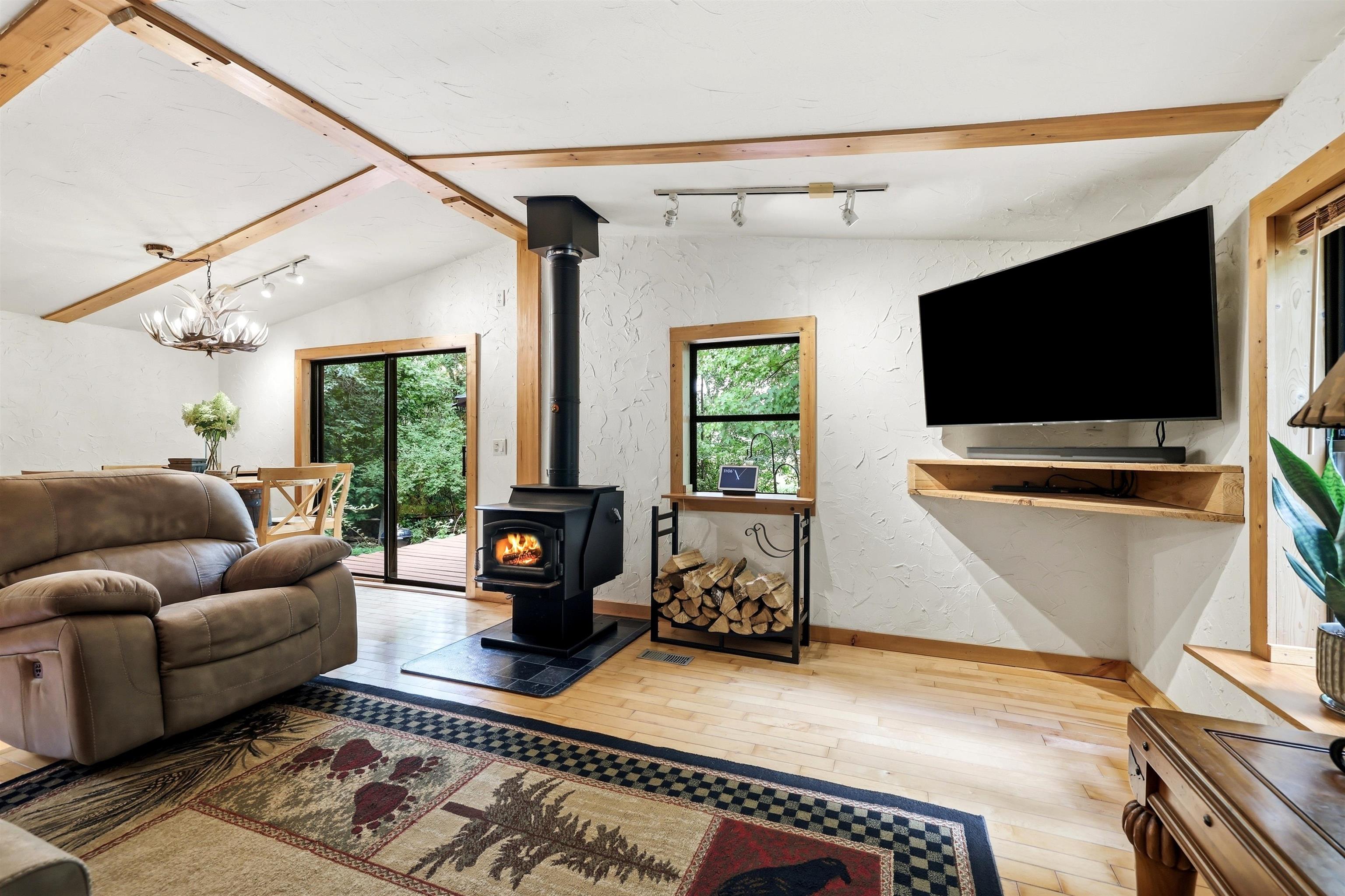 10264 STATE HIGHWAY 161, Amherst Junction, Wisconsin 54407, 2 Bedrooms Bedrooms, ,1 BathroomBathrooms,Residential,For Sale,10264 STATE HIGHWAY 161,22603758
