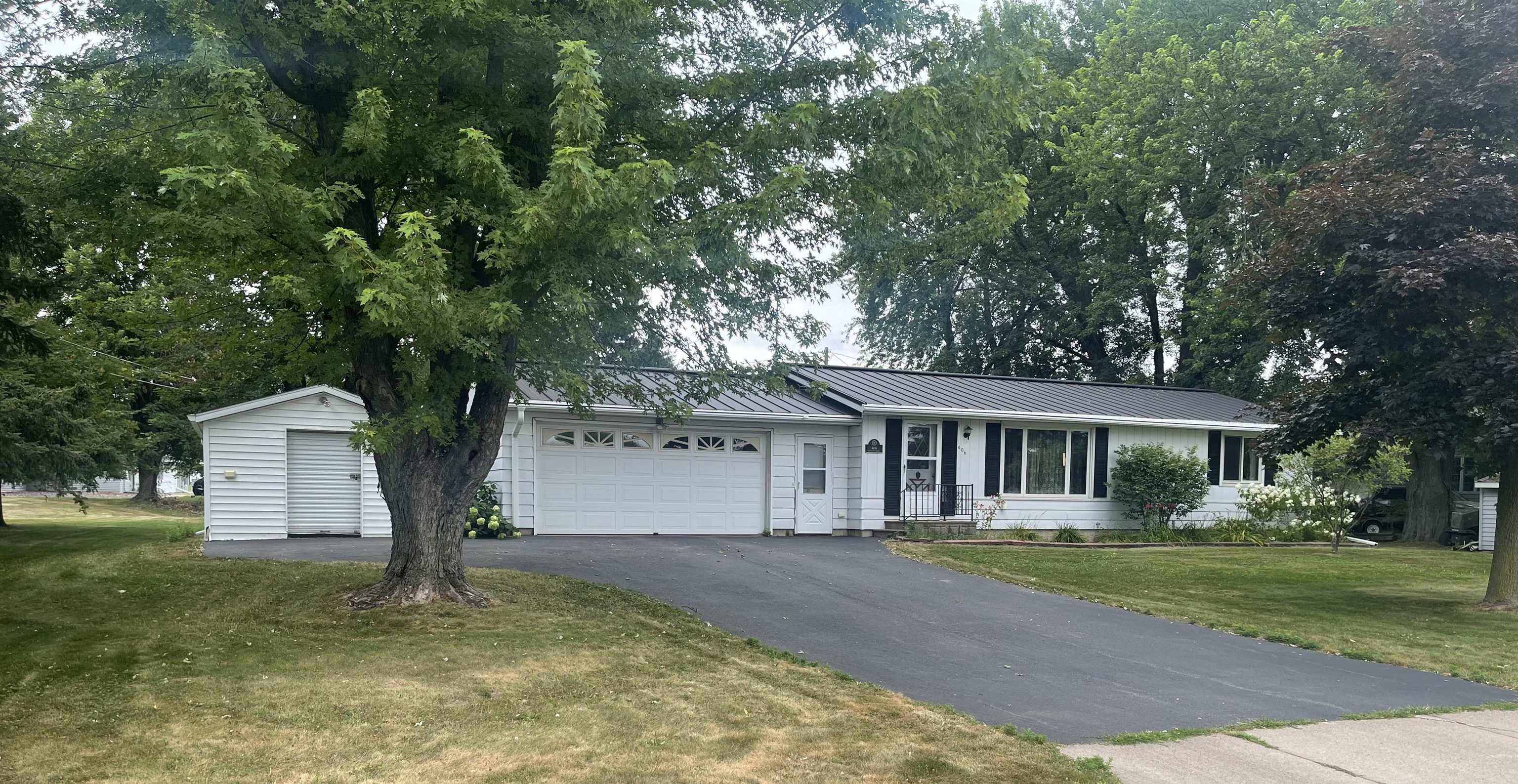 406 E PINE STREET, Abbotsford, Wisconsin 54405, 2 Bedrooms Bedrooms, ,1 BathroomBathrooms,Residential,For Sale,406 E PINE STREET,22603762