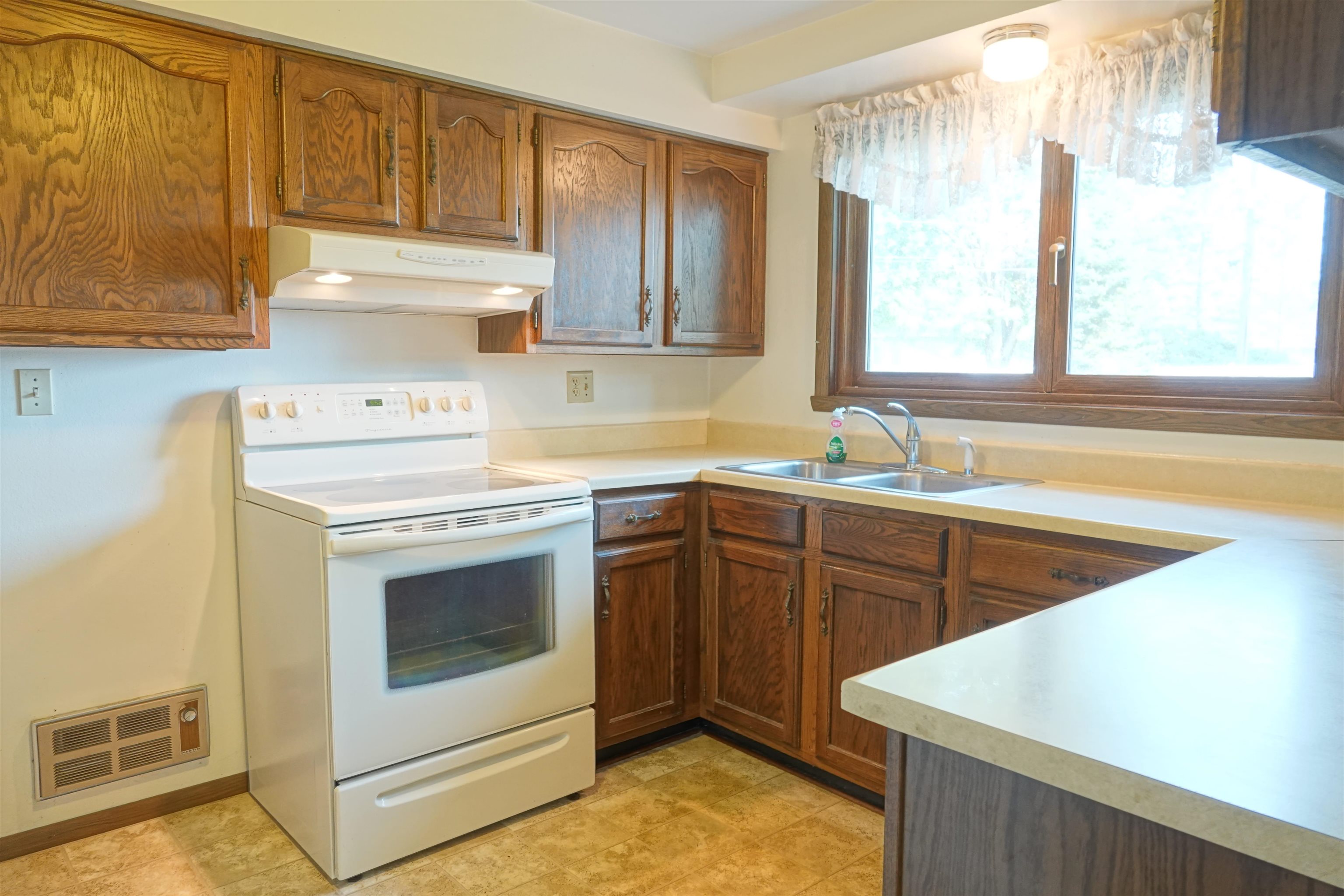 406 E PINE STREET, Abbotsford, Wisconsin 54405, 2 Bedrooms Bedrooms, ,1 BathroomBathrooms,Residential,For Sale,406 E PINE STREET,22603762