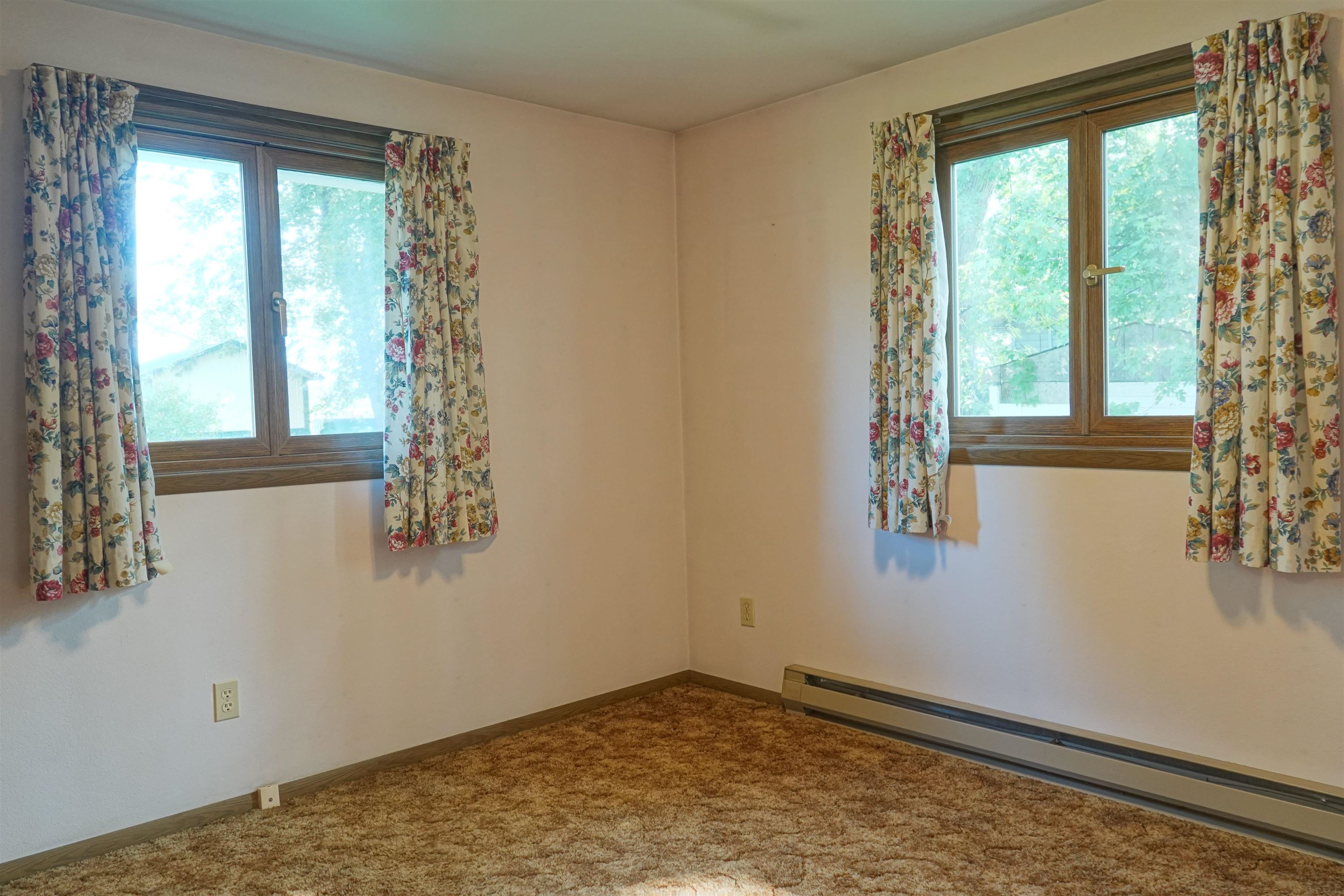 406 E PINE STREET, Abbotsford, Wisconsin 54405, 2 Bedrooms Bedrooms, ,1 BathroomBathrooms,Residential,For Sale,406 E PINE STREET,22603762