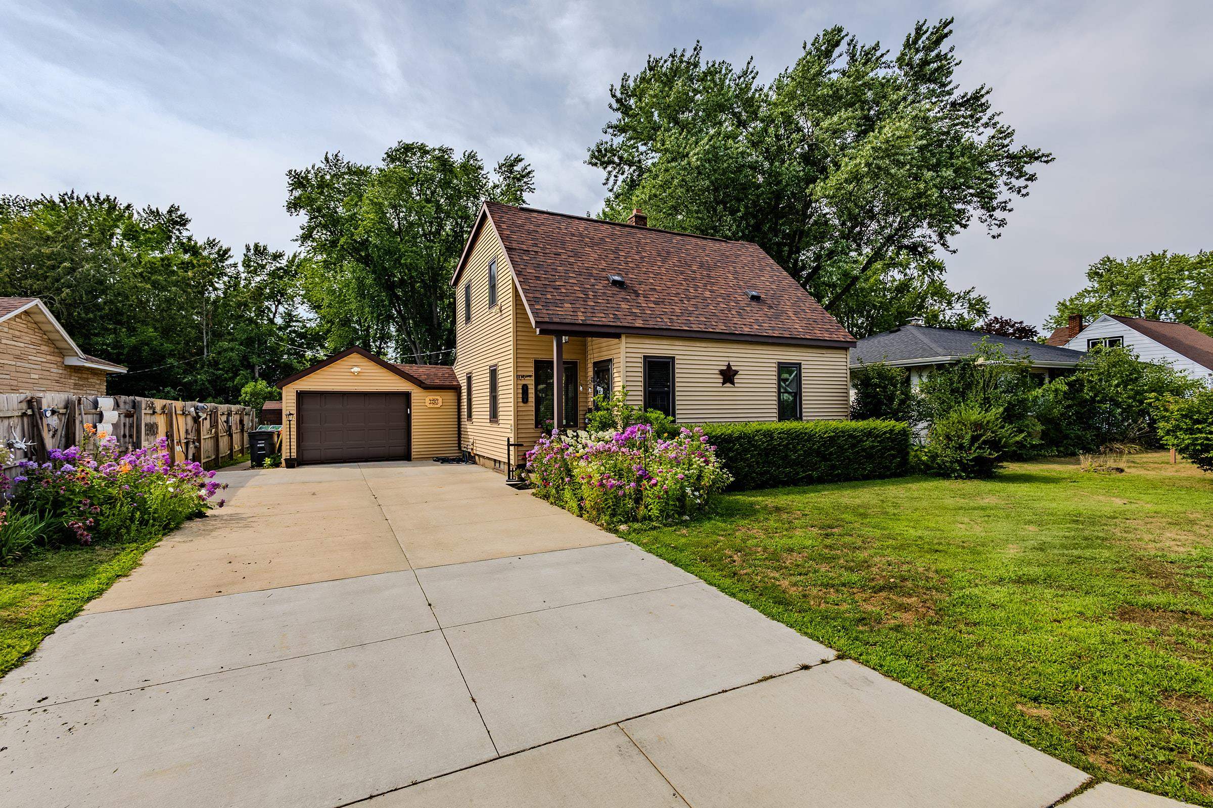 1761 SMITH STREET, Wisconsin Rapids, Wisconsin 54494, 3 Bedrooms Bedrooms, ,2 BathroomsBathrooms,Residential,For Sale,1761 SMITH STREET,22603771