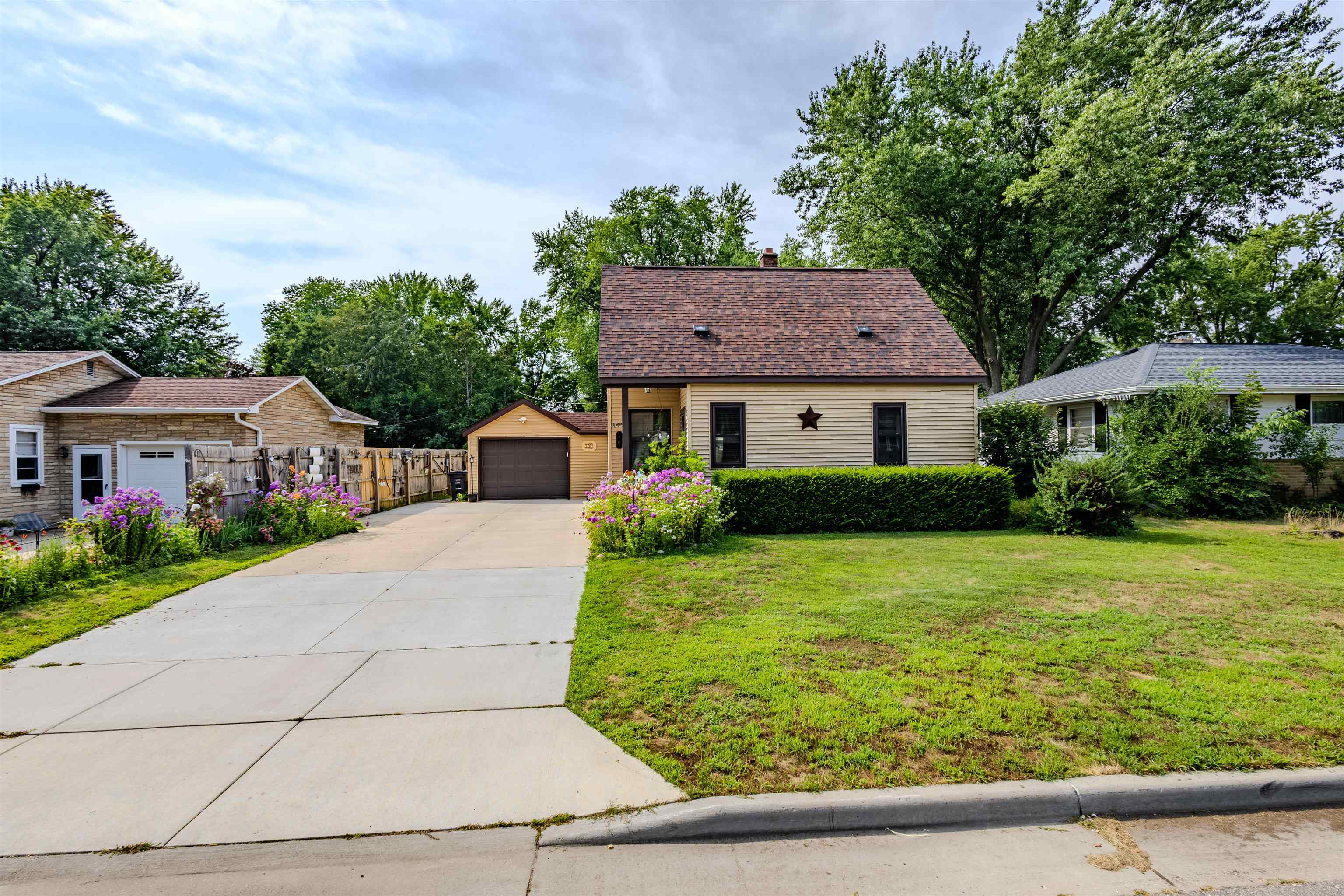 1761 SMITH STREET, Wisconsin Rapids, Wisconsin 54494, 3 Bedrooms Bedrooms, ,2 BathroomsBathrooms,Residential,For Sale,1761 SMITH STREET,22603771