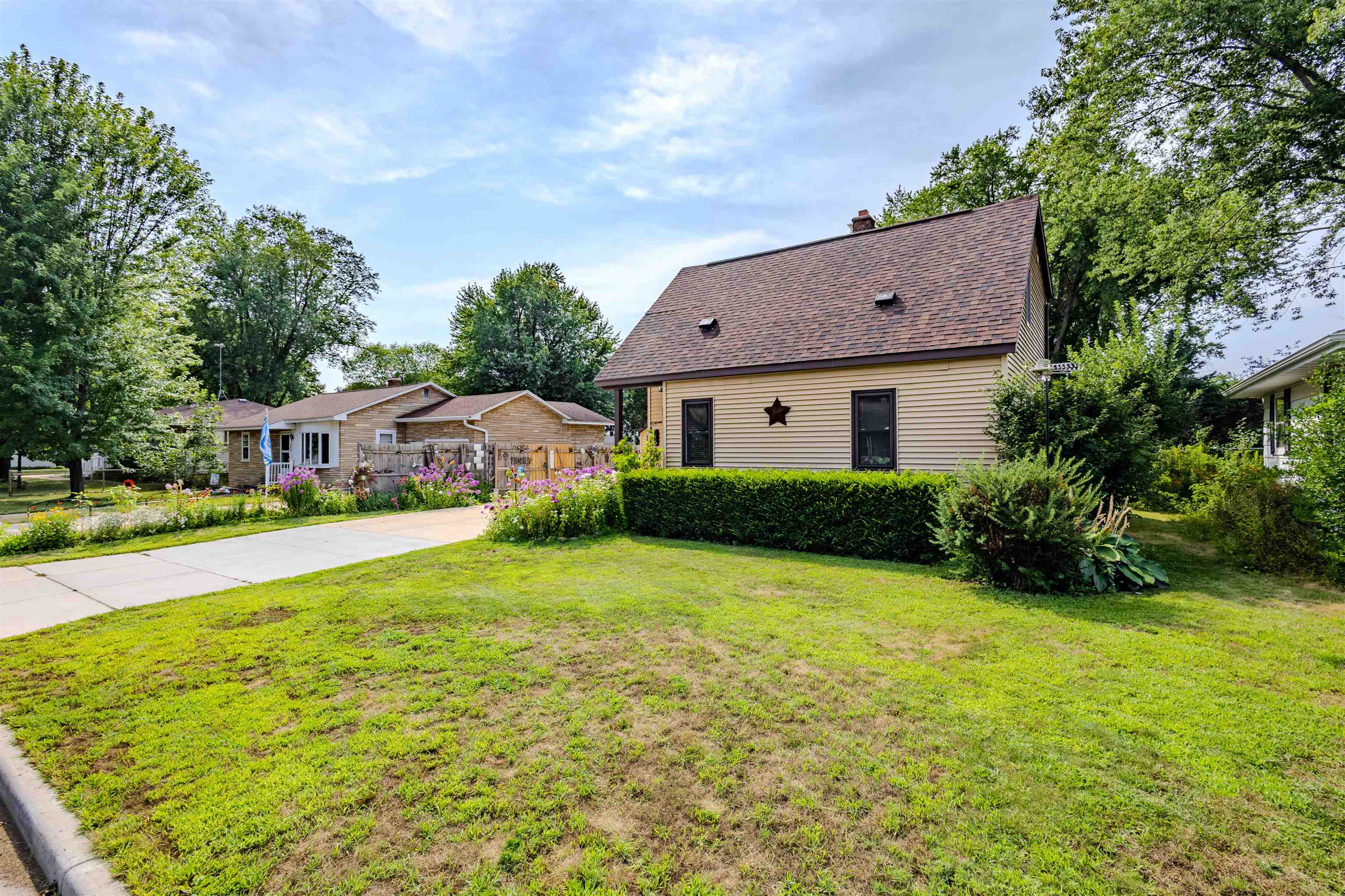 1761 SMITH STREET, Wisconsin Rapids, Wisconsin 54494, 3 Bedrooms Bedrooms, ,2 BathroomsBathrooms,Residential,For Sale,1761 SMITH STREET,22603771