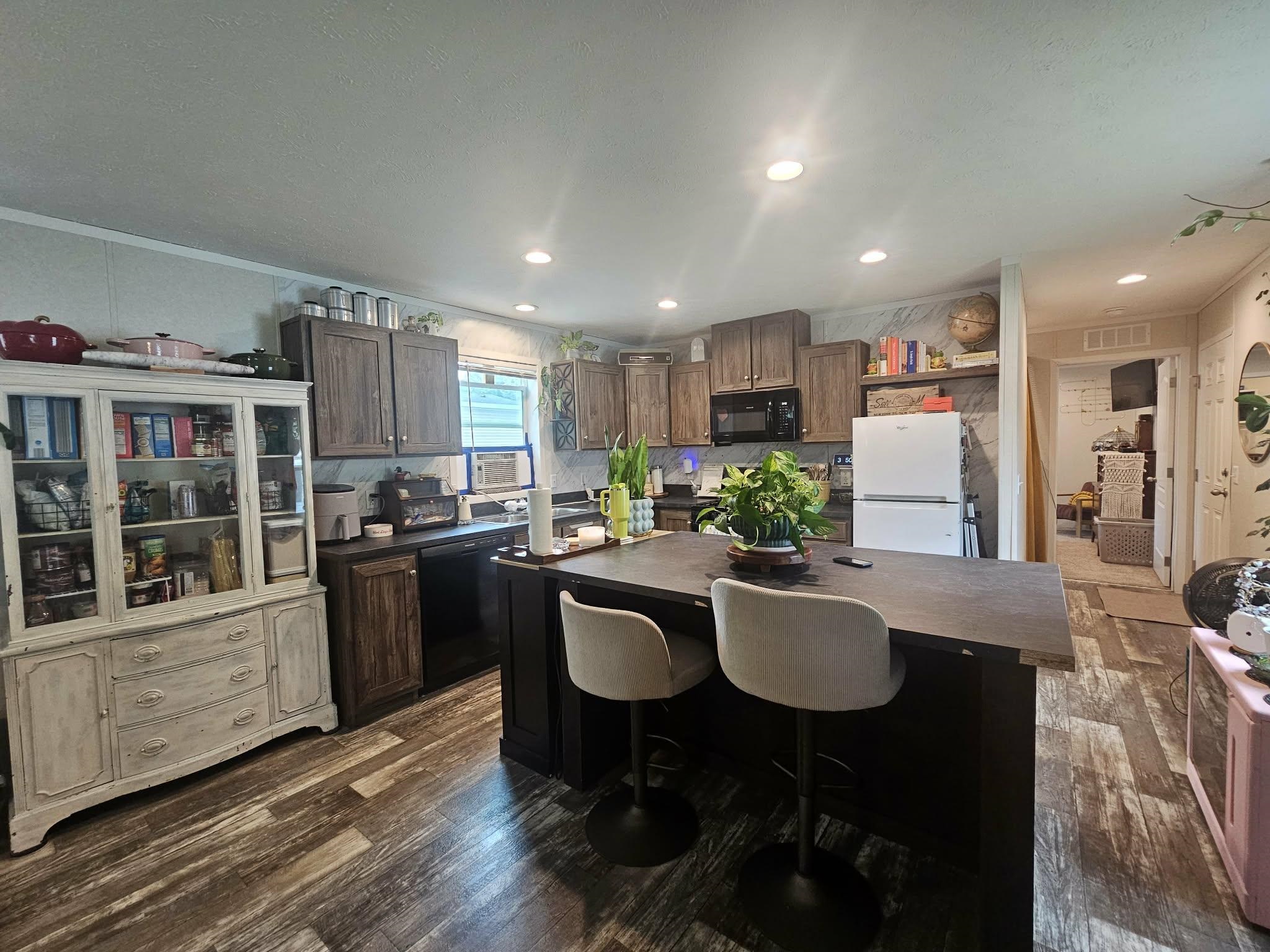 905 E KALSCHED STREET, Marshfield, Wisconsin 54449, 3 Bedrooms Bedrooms, ,2 BathroomsBathrooms,Residential,For Sale,905 E KALSCHED STREET,22603779