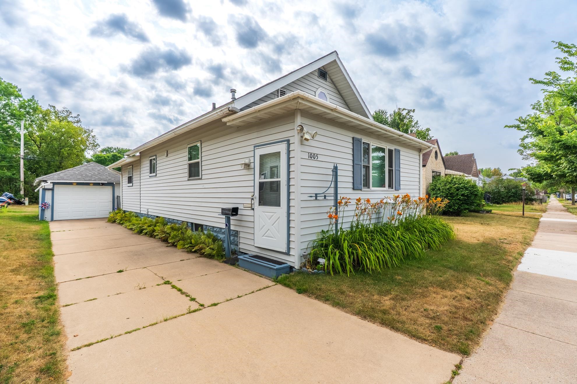 1005 S 12TH AVENUE, Wausau, Wisconsin 54401, 2 Bedrooms Bedrooms, ,1 BathroomBathrooms,Residential,For Sale,1005 S 12TH AVENUE,22603785