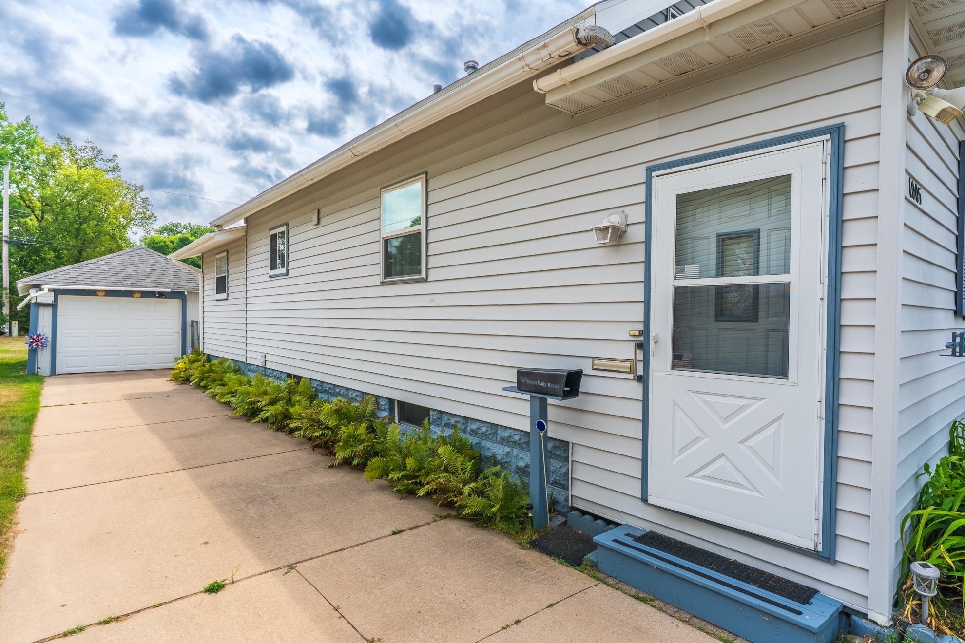 1005 S 12TH AVENUE, Wausau, Wisconsin 54401, 2 Bedrooms Bedrooms, ,1 BathroomBathrooms,Residential,For Sale,1005 S 12TH AVENUE,22603785