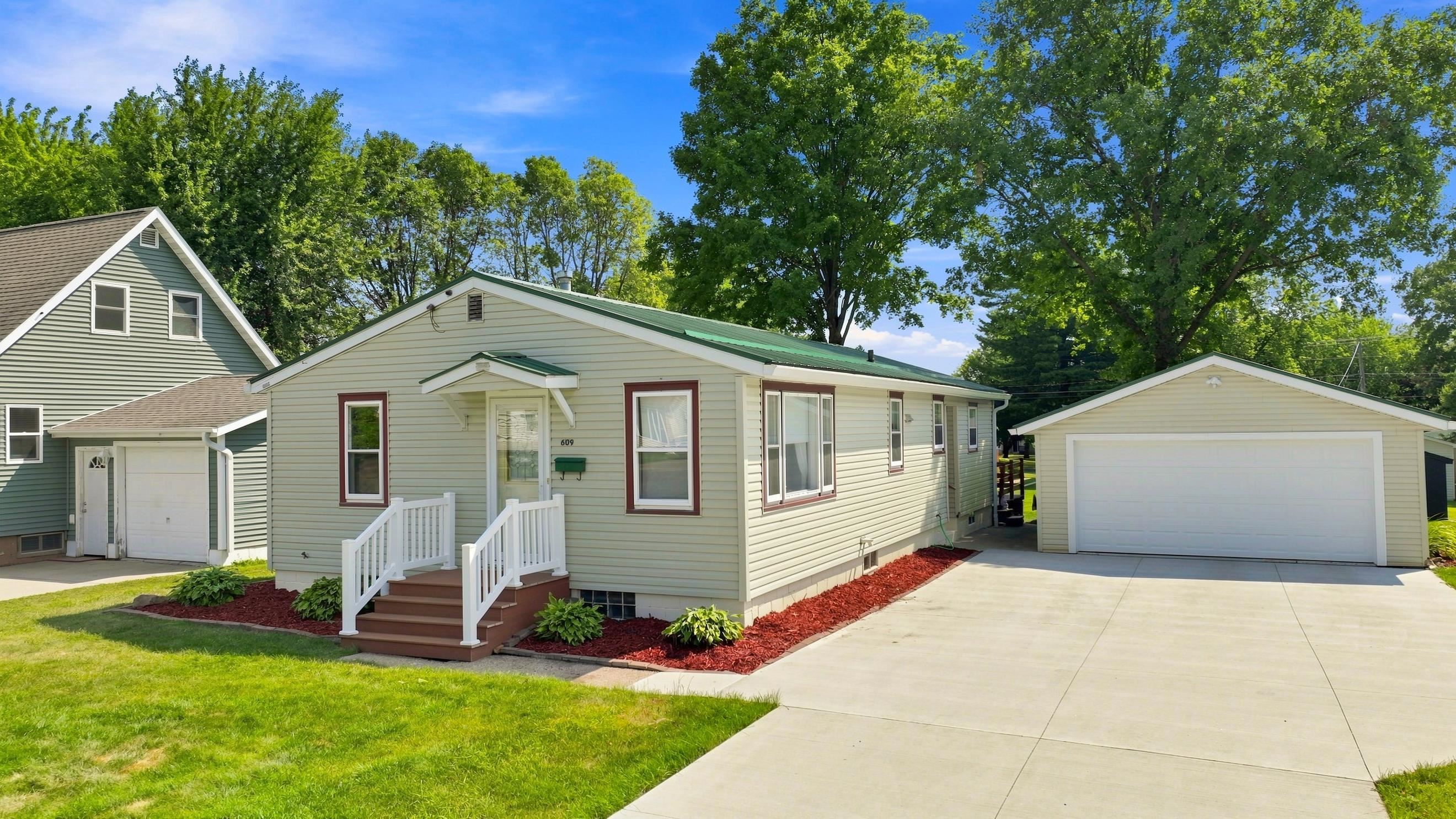 609 N ASH AVENUE, Marshfield, Wisconsin 54449, 3 Bedrooms Bedrooms, ,1 BathroomBathrooms,Residential,For Sale,609 N ASH AVENUE,22603786
