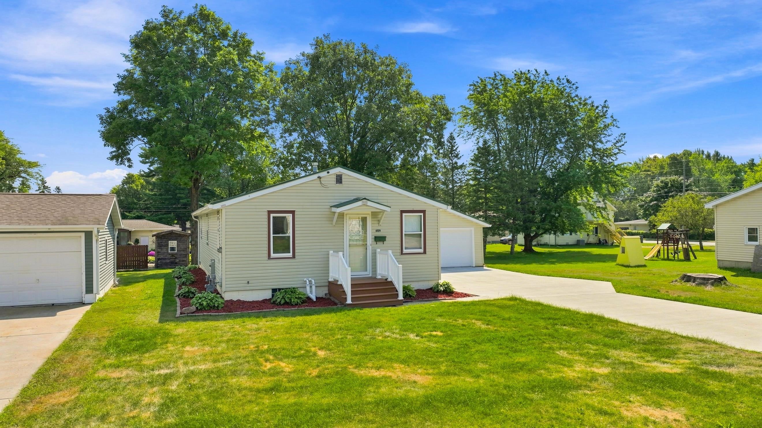 609 N ASH AVENUE, Marshfield, Wisconsin 54449, 3 Bedrooms Bedrooms, ,1 BathroomBathrooms,Residential,For Sale,609 N ASH AVENUE,22603786