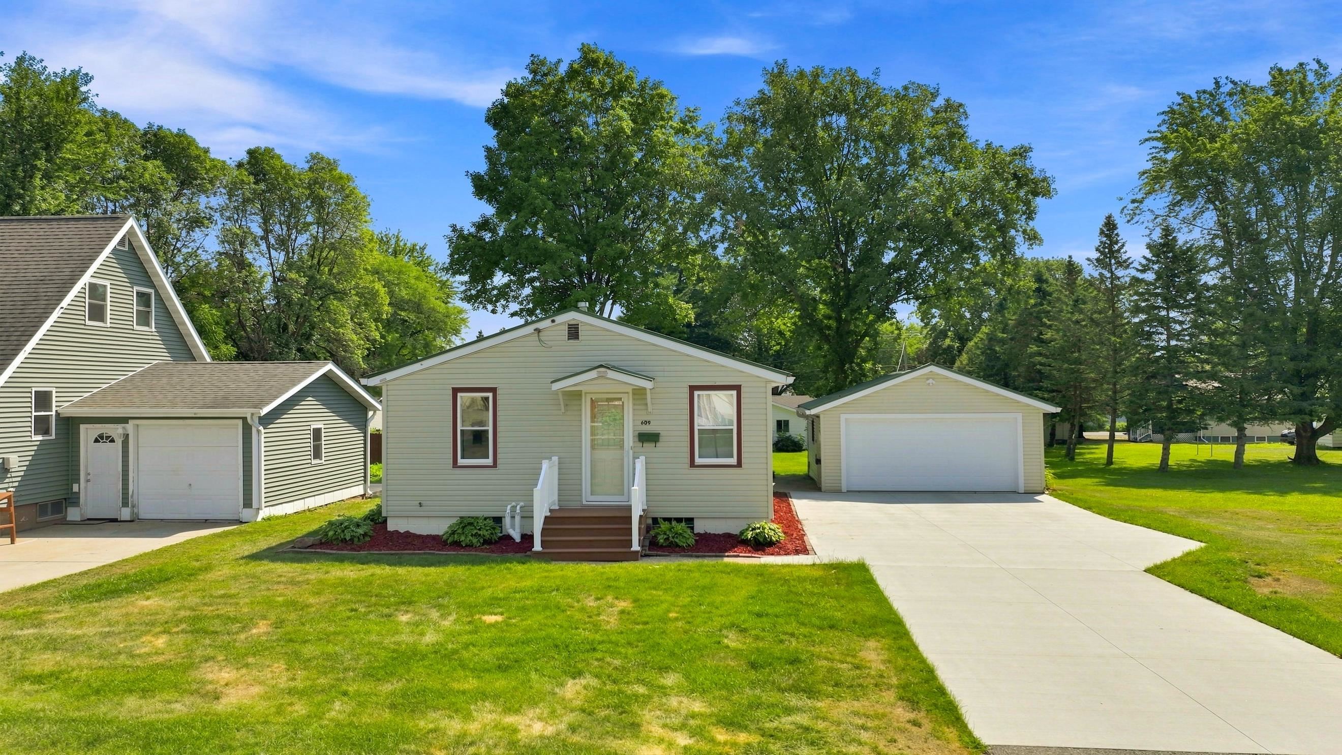 609 N ASH AVENUE, Marshfield, Wisconsin 54449, 3 Bedrooms Bedrooms, ,1 BathroomBathrooms,Residential,For Sale,609 N ASH AVENUE,22603786