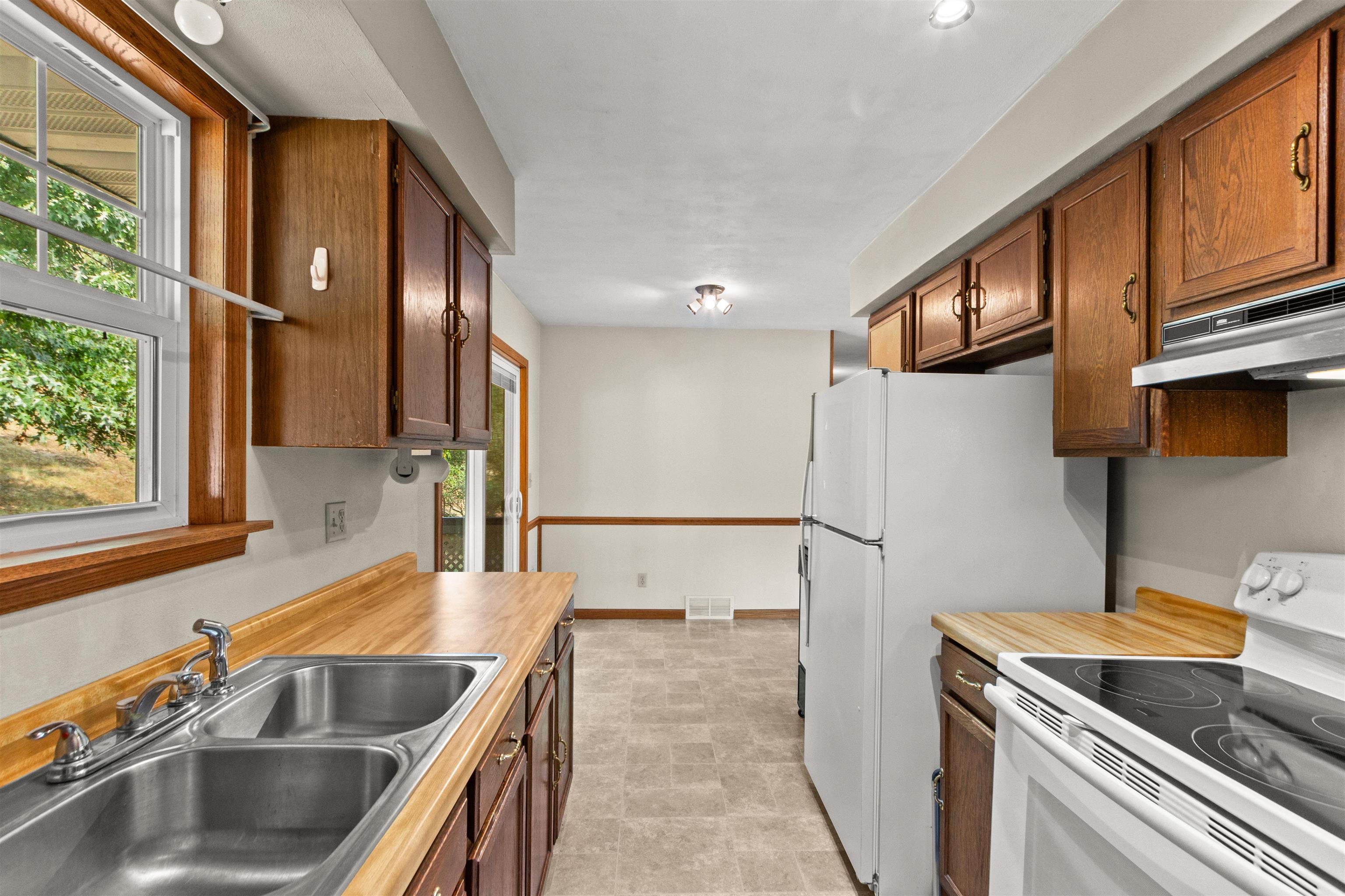 3206 CECIL STREET, Weston, Wisconsin 54476, 3 Bedrooms Bedrooms, ,2 BathroomsBathrooms,Residential,For Sale,3206 CECIL STREET,22603787