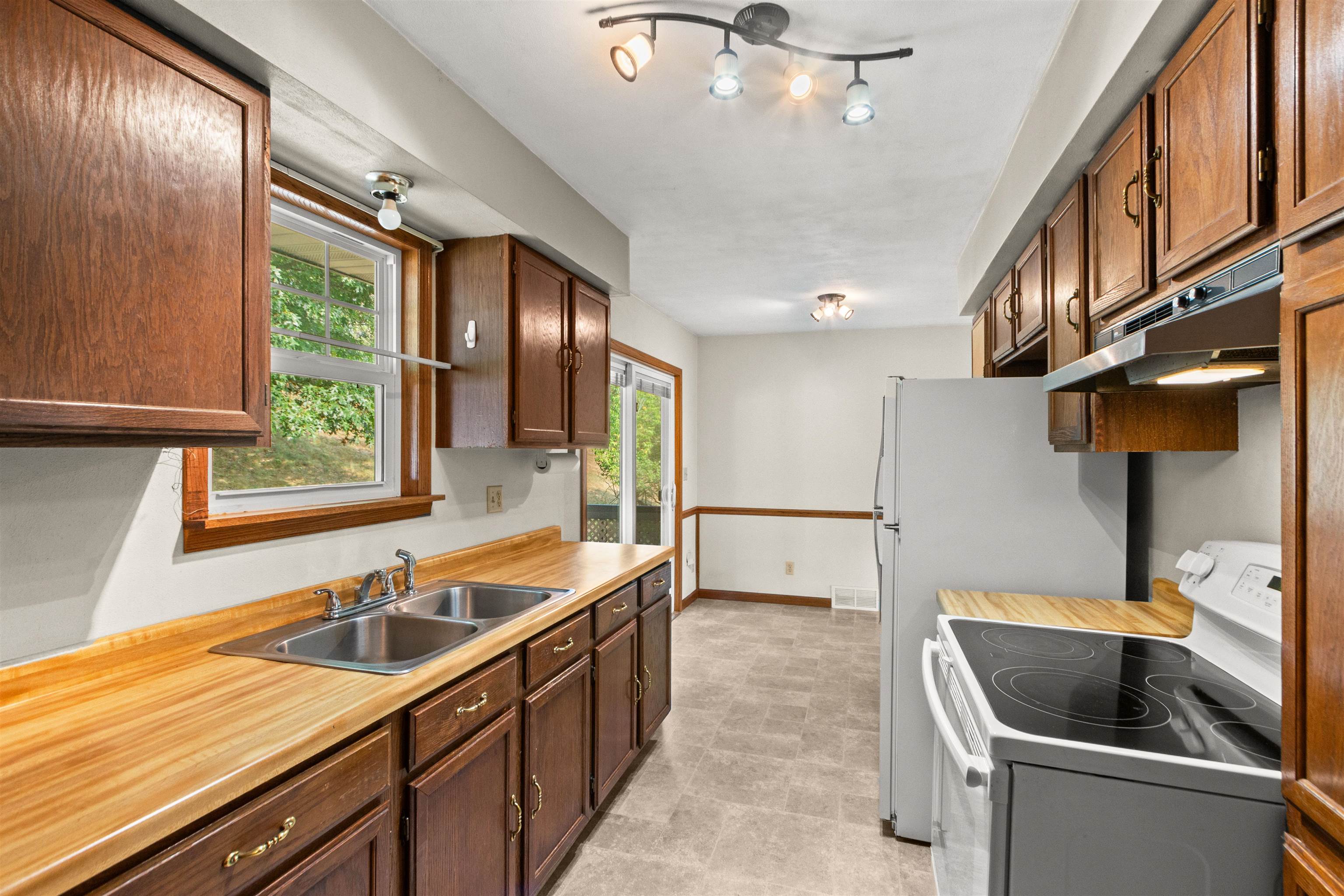 3206 CECIL STREET, Weston, Wisconsin 54476, 3 Bedrooms Bedrooms, ,2 BathroomsBathrooms,Residential,For Sale,3206 CECIL STREET,22603787