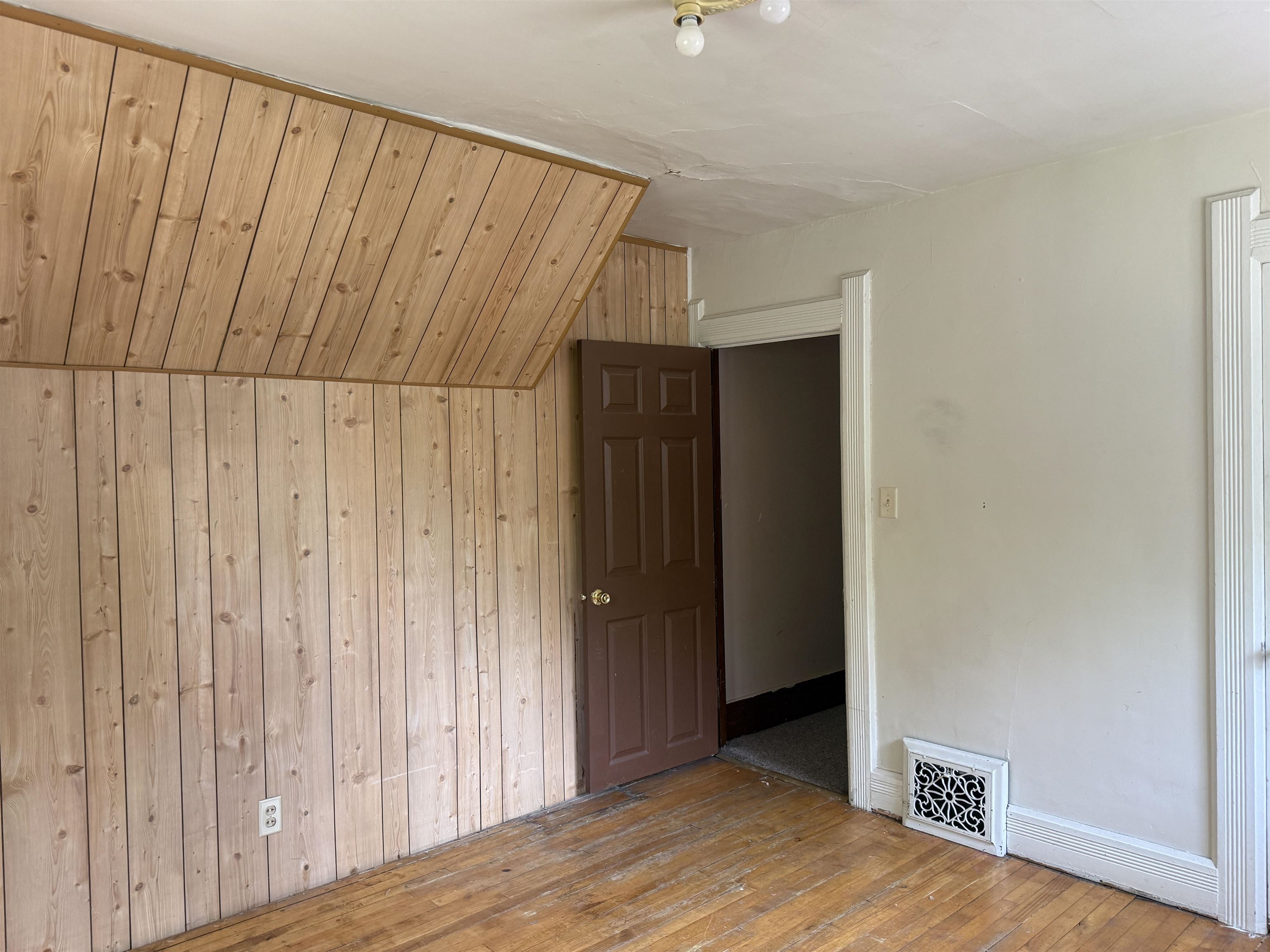 1412 E 6TH STREET, Merrill, Wisconsin 54452, 3 Bedrooms Bedrooms, 6 Rooms Rooms,2 BathroomsBathrooms,Multi-family,For Sale,1412 E 6TH STREET,22603799