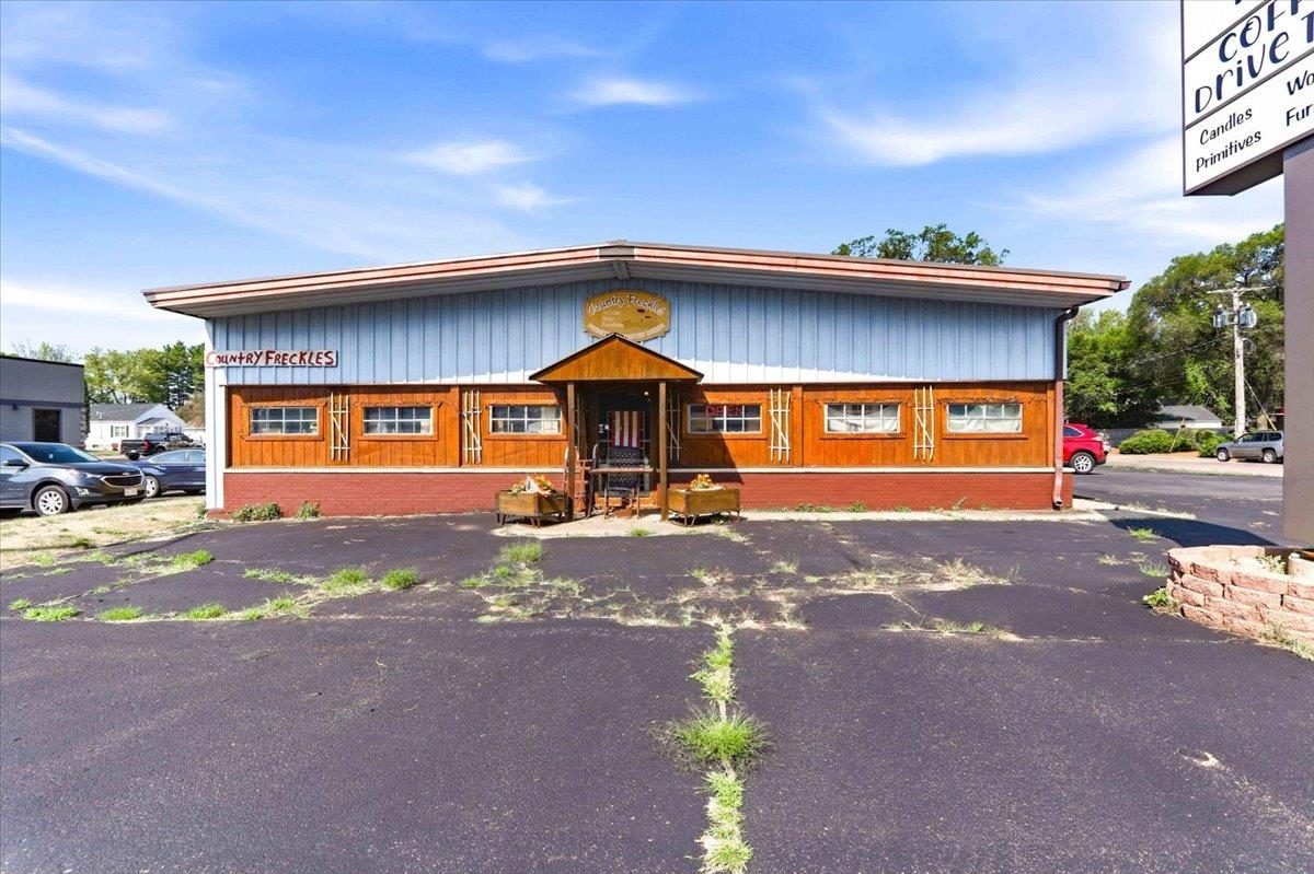 1010 8TH STREET SOUTH, Wisconsin Rapids, Wisconsin 54494, ,Commercial/industrial,For Sale,1010 8TH STREET SOUTH,22603808
