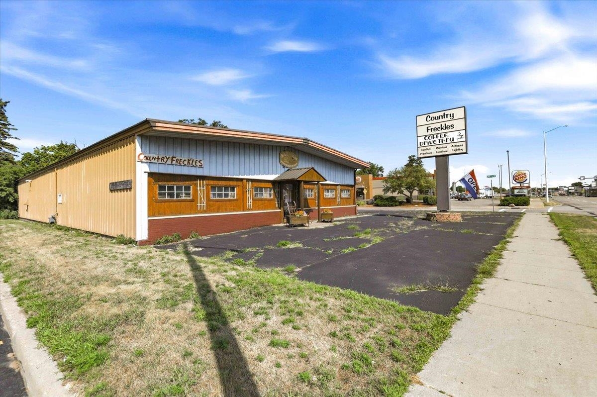 1010 8TH STREET SOUTH, Wisconsin Rapids, Wisconsin 54494, ,Commercial/industrial,For Sale,1010 8TH STREET SOUTH,22603808