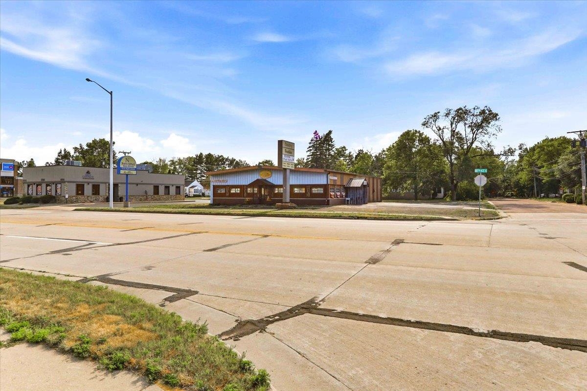 1010 8TH STREET SOUTH, Wisconsin Rapids, Wisconsin 54494, ,Commercial/industrial,For Sale,1010 8TH STREET SOUTH,22603808