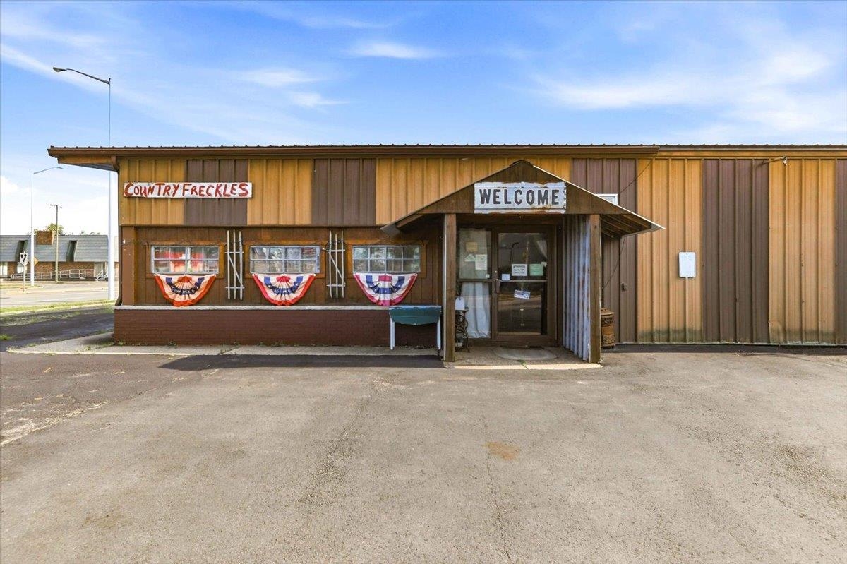 1010 8TH STREET SOUTH, Wisconsin Rapids, Wisconsin 54494, ,Commercial/industrial,For Sale,1010 8TH STREET SOUTH,22603808