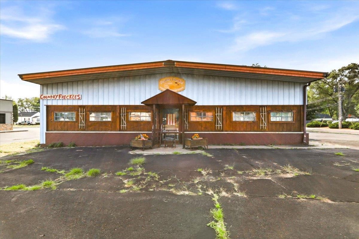 1010 8TH STREET SOUTH, Wisconsin Rapids, Wisconsin 54494, ,Commercial/industrial,For Sale,1010 8TH STREET SOUTH,22603808