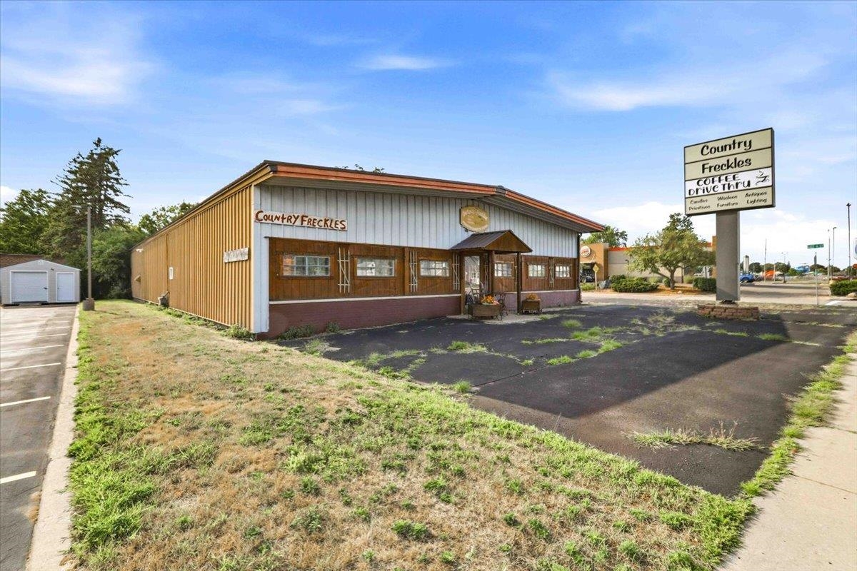 1010 8TH STREET SOUTH, Wisconsin Rapids, Wisconsin 54494, ,Commercial/industrial,For Sale,1010 8TH STREET SOUTH,22603808