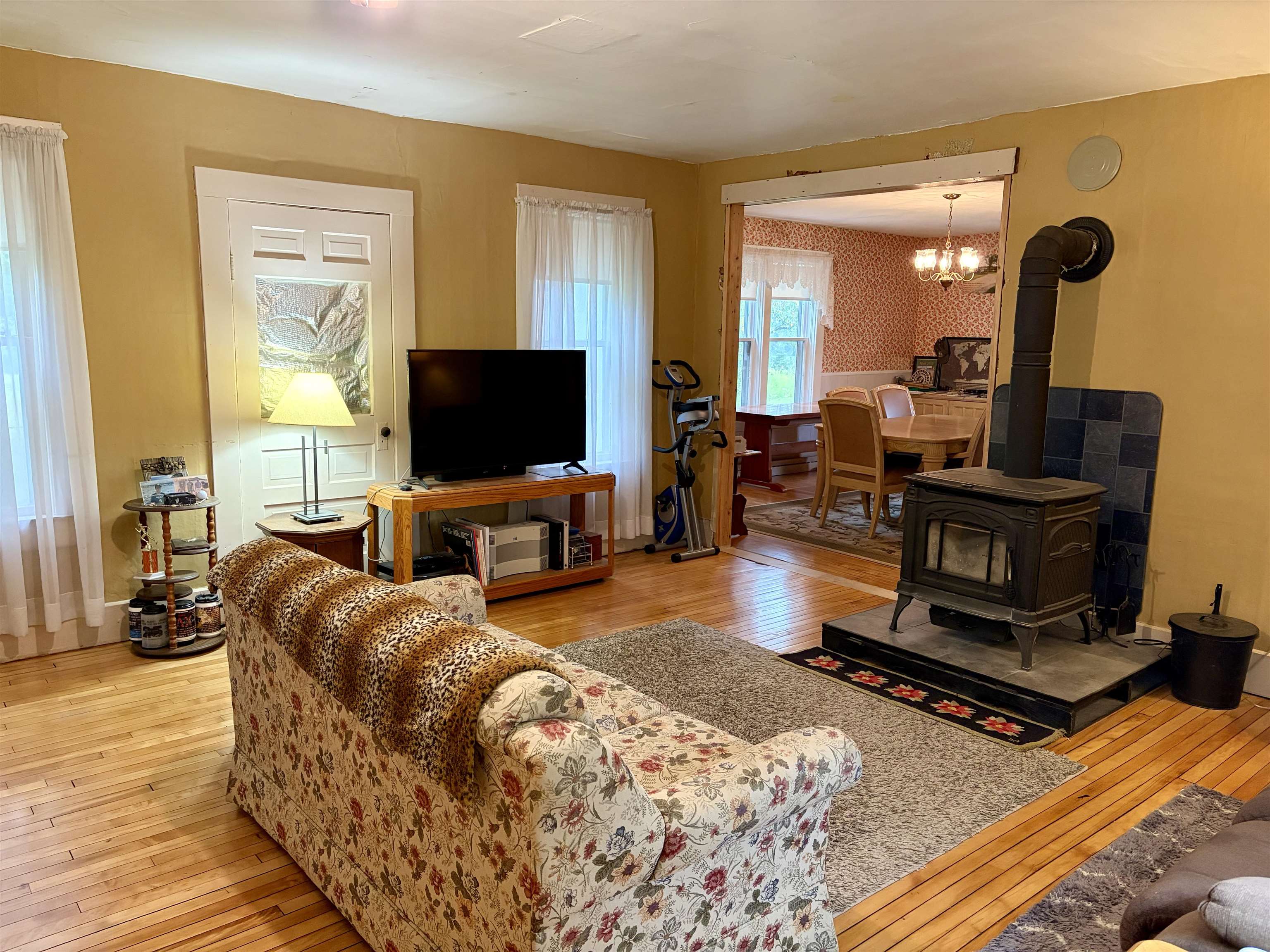 N6454 ROBIN ROAD, Wittenberg, Wisconsin 54499, 5 Bedrooms Bedrooms, ,1 BathroomBathrooms,Residential,For Sale,N6454 ROBIN ROAD,22603825