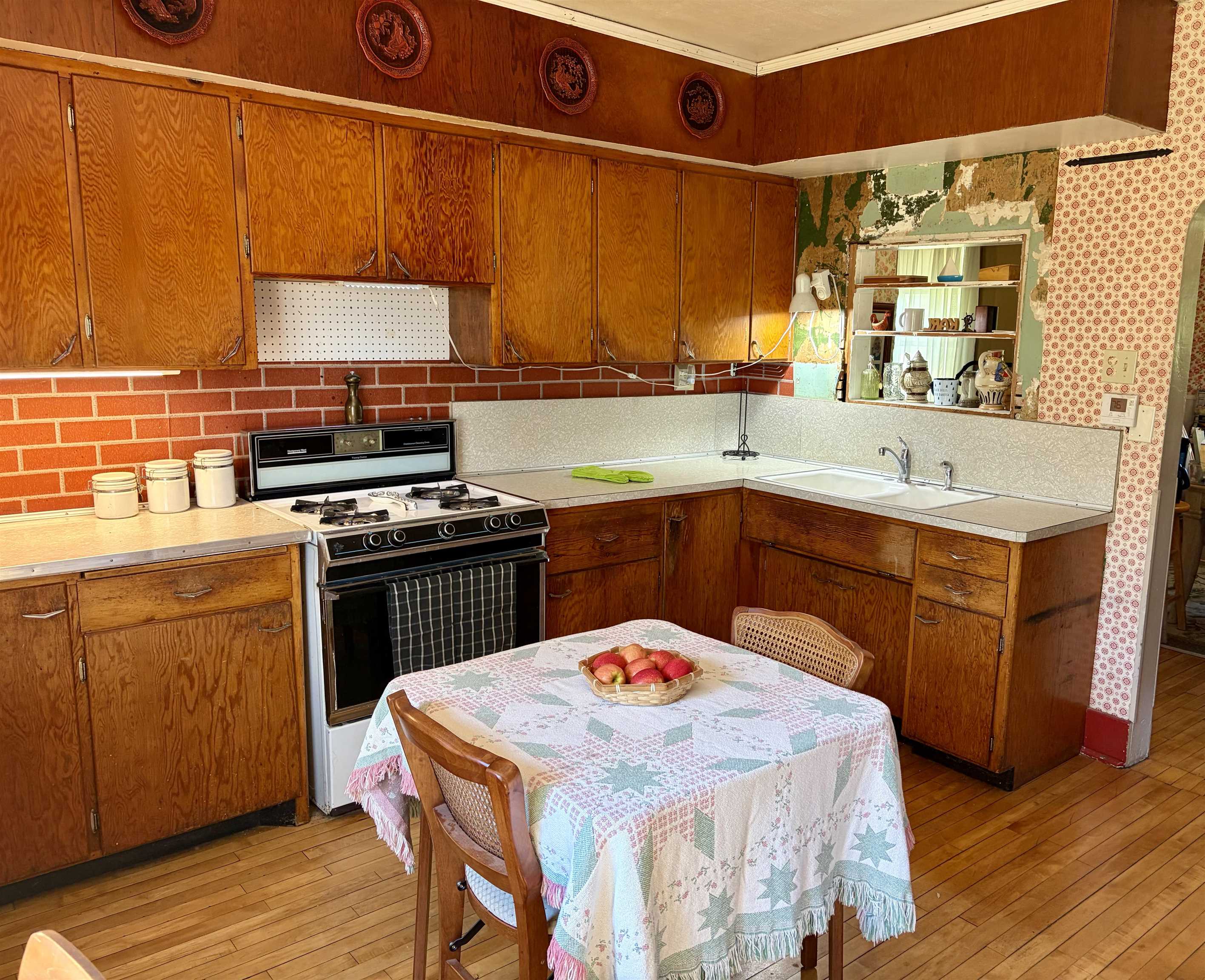 N6454 ROBIN ROAD, Wittenberg, Wisconsin 54499, 5 Bedrooms Bedrooms, ,1 BathroomBathrooms,Residential,For Sale,N6454 ROBIN ROAD,22603825