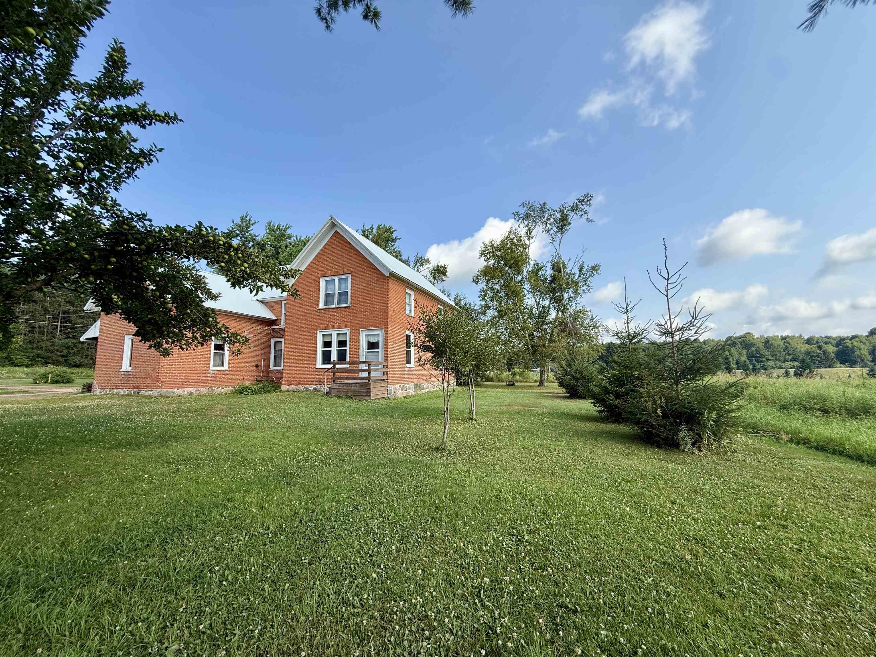 N6454 ROBIN ROAD, Wittenberg, Wisconsin 54499, 5 Bedrooms Bedrooms, ,1 BathroomBathrooms,Residential,For Sale,N6454 ROBIN ROAD,22603825