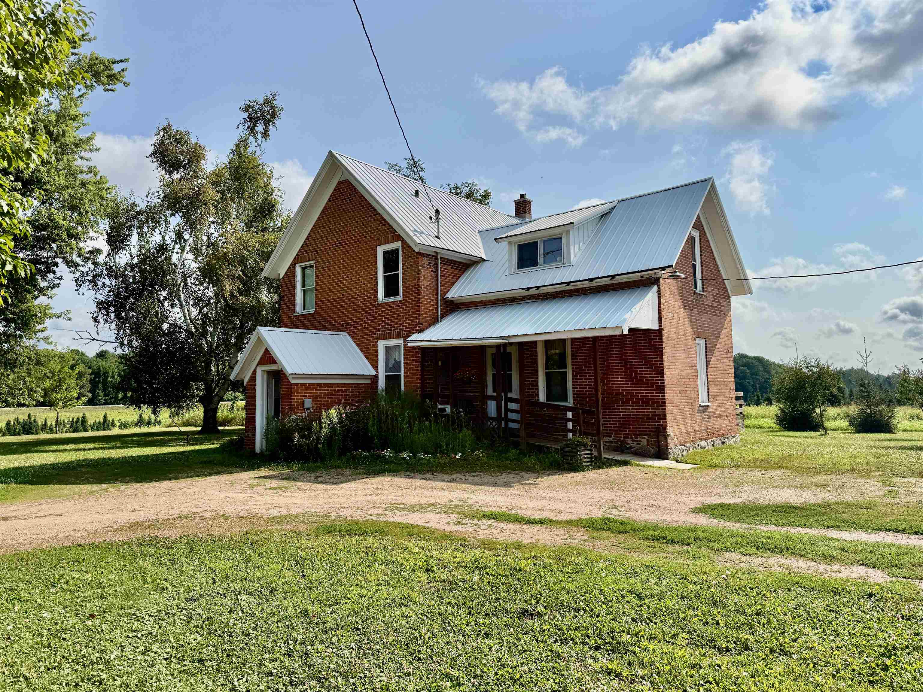 N6454 ROBIN ROAD, Wittenberg, Wisconsin 54499, 5 Bedrooms Bedrooms, ,1 BathroomBathrooms,Residential,For Sale,N6454 ROBIN ROAD,22603825