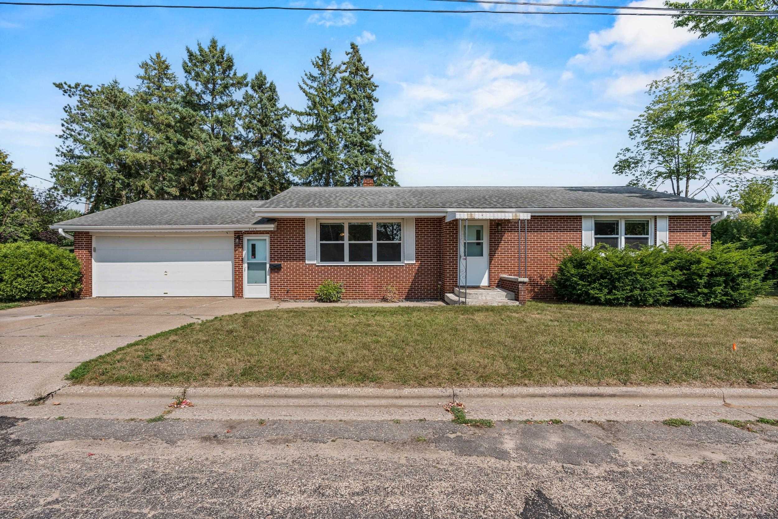 2125 INDIANA AVENUE, Stevens Point, Wisconsin 54481, 3 Bedrooms Bedrooms, ,2 BathroomsBathrooms,Residential,For Sale,2125 INDIANA AVENUE,22603835