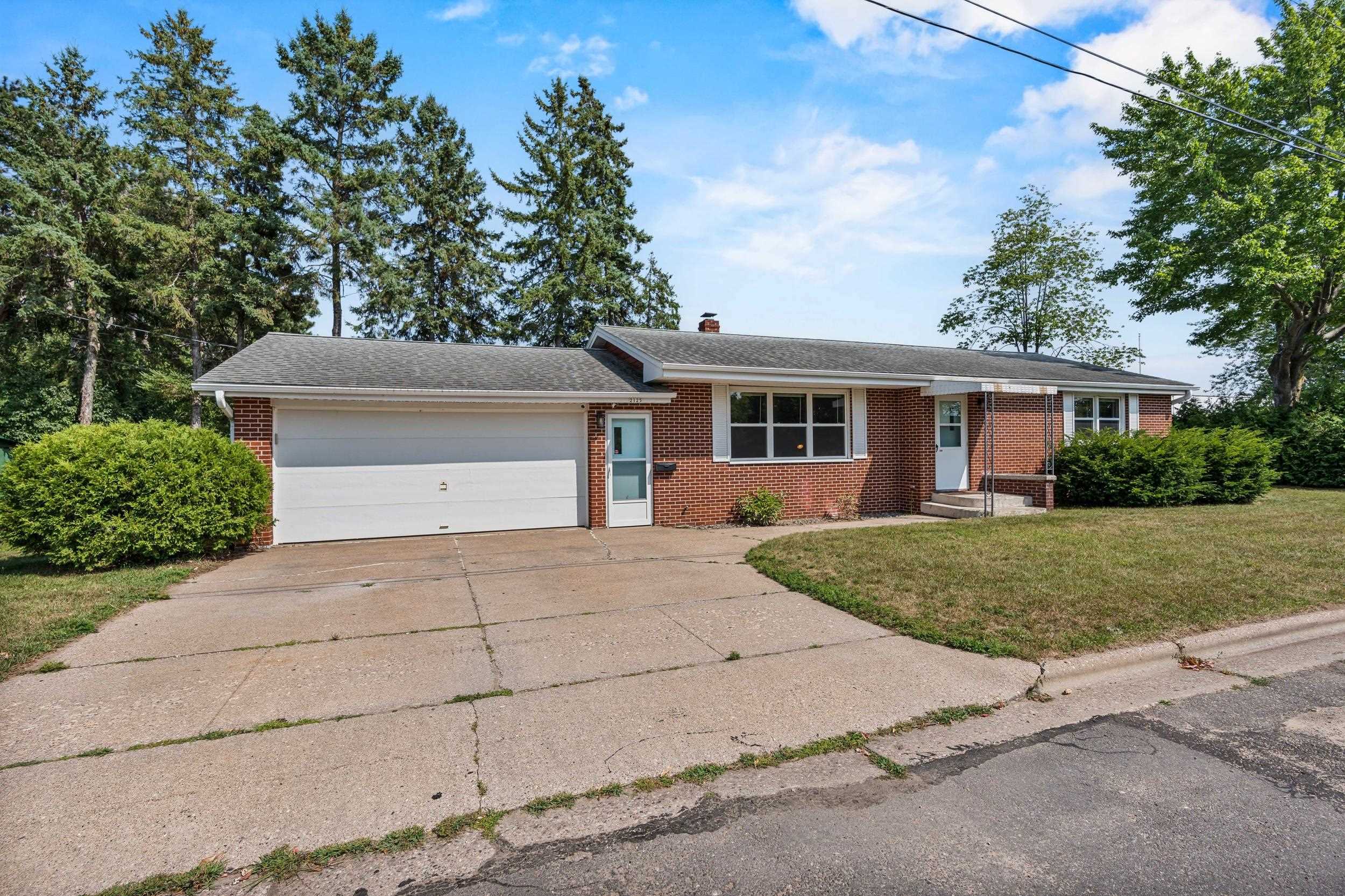 2125 INDIANA AVENUE, Stevens Point, Wisconsin 54481, 3 Bedrooms Bedrooms, ,2 BathroomsBathrooms,Residential,For Sale,2125 INDIANA AVENUE,22603835